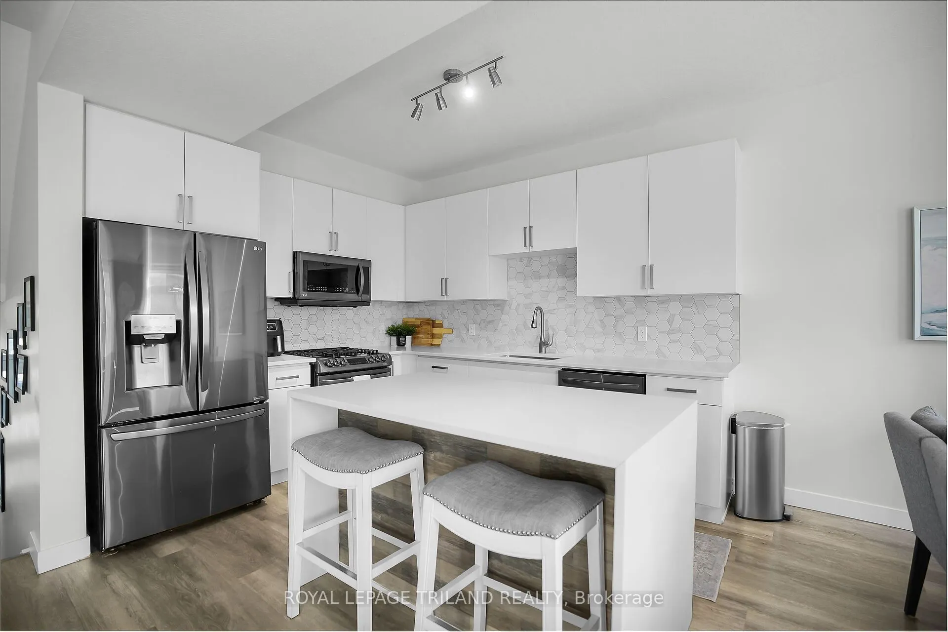 3380 Singleton Avenue, #39