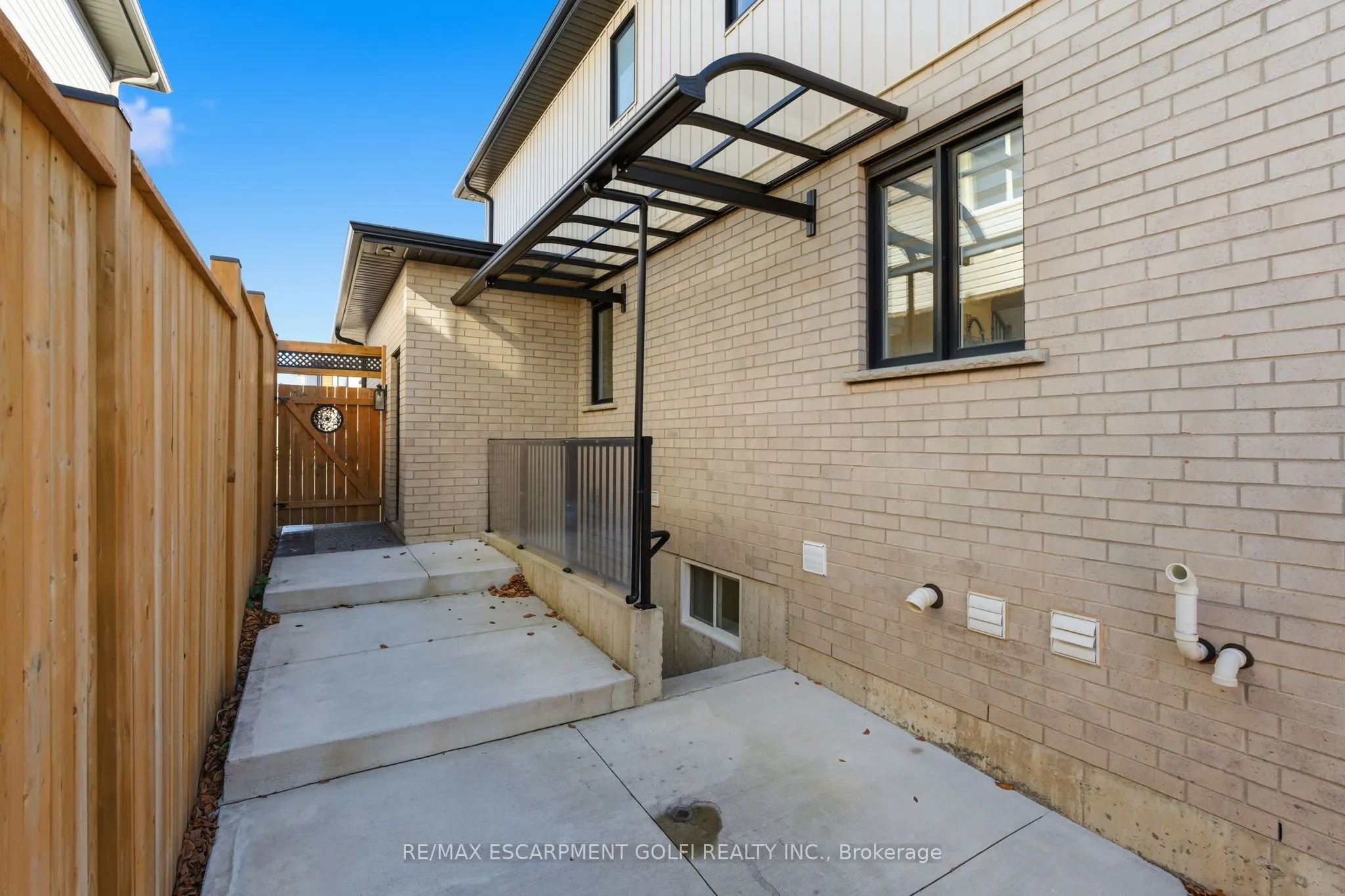 7403 Sherrilee Crescent