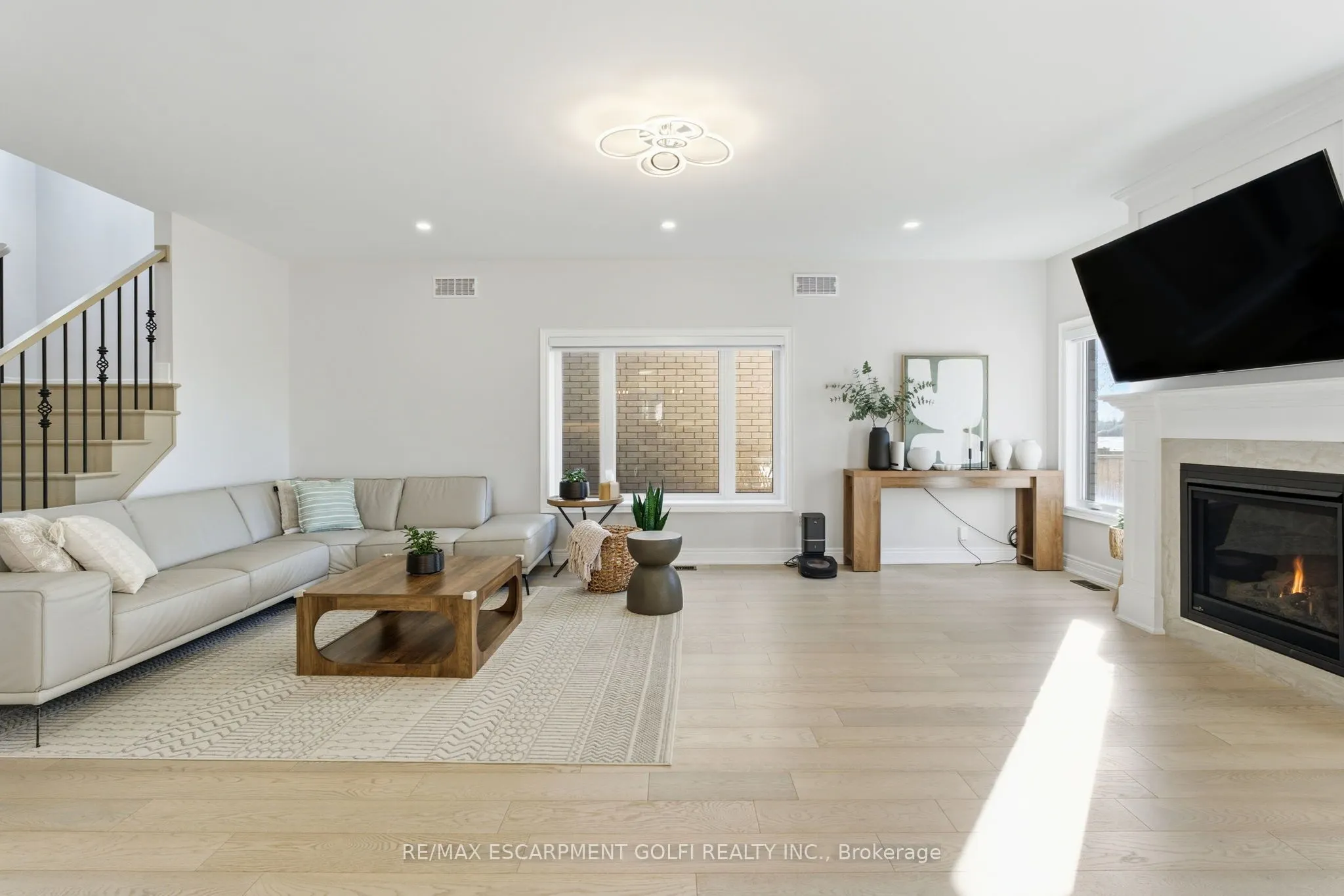 7403 Sherrilee Crescent