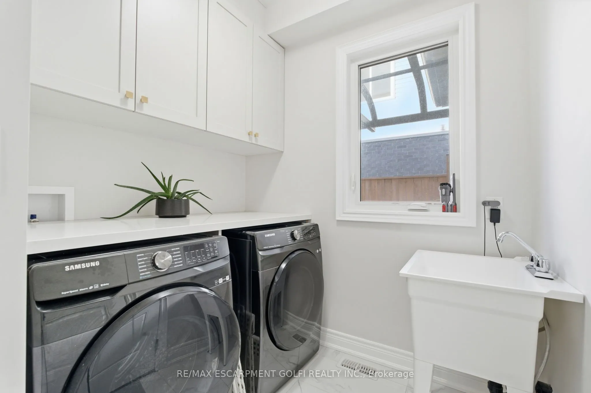 7403 Sherrilee Crescent