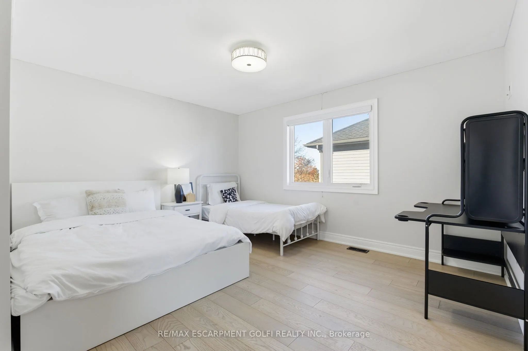 7403 Sherrilee Crescent