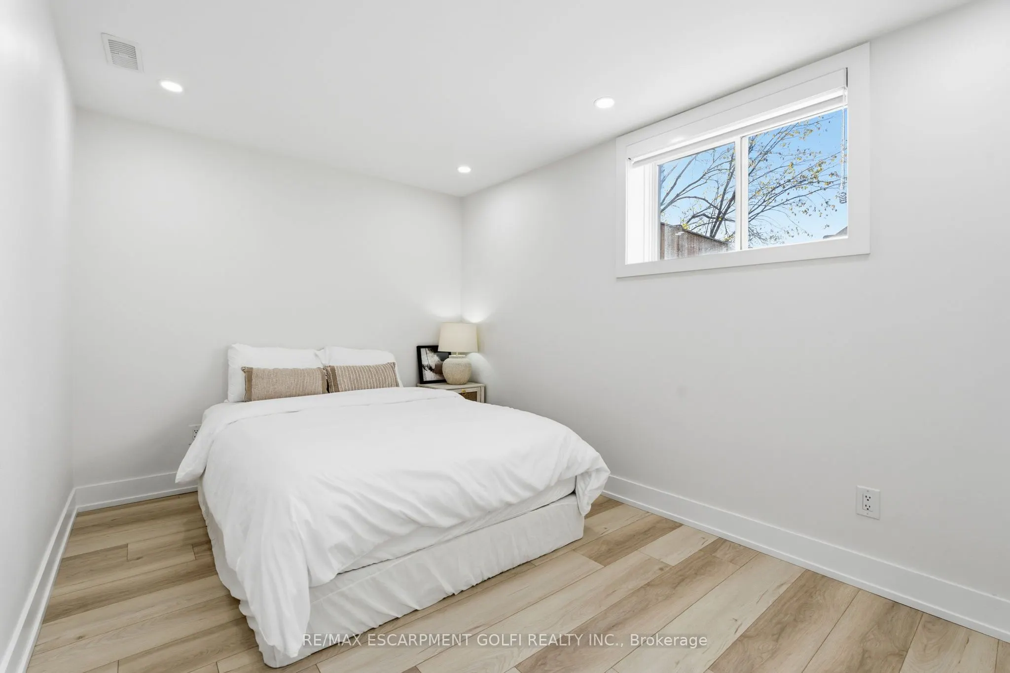 7403 Sherrilee Crescent