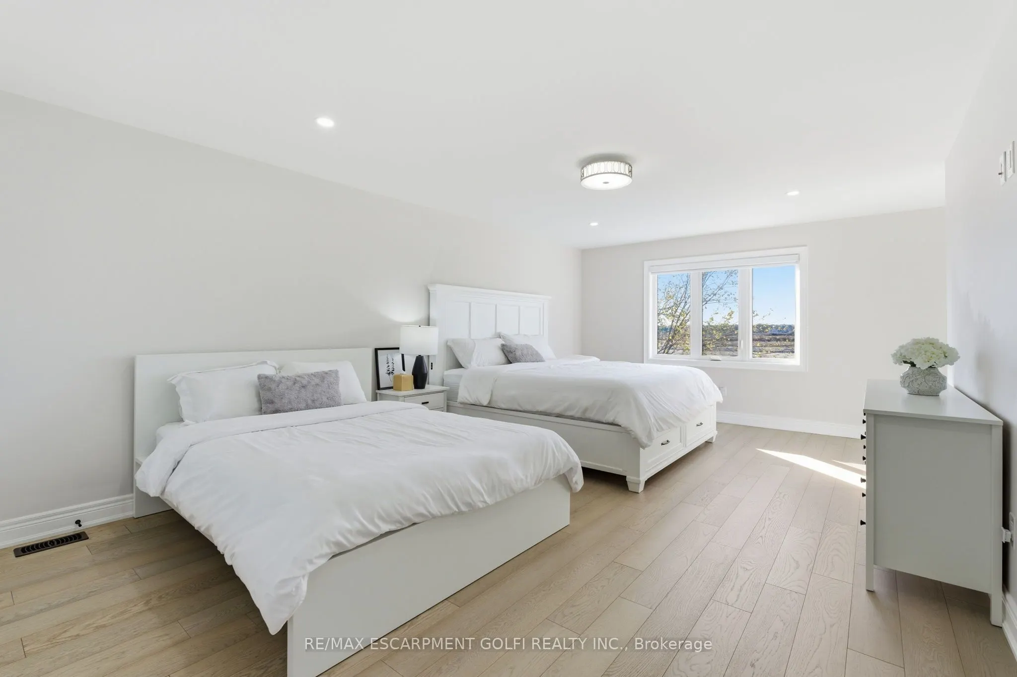 7403 Sherrilee Crescent