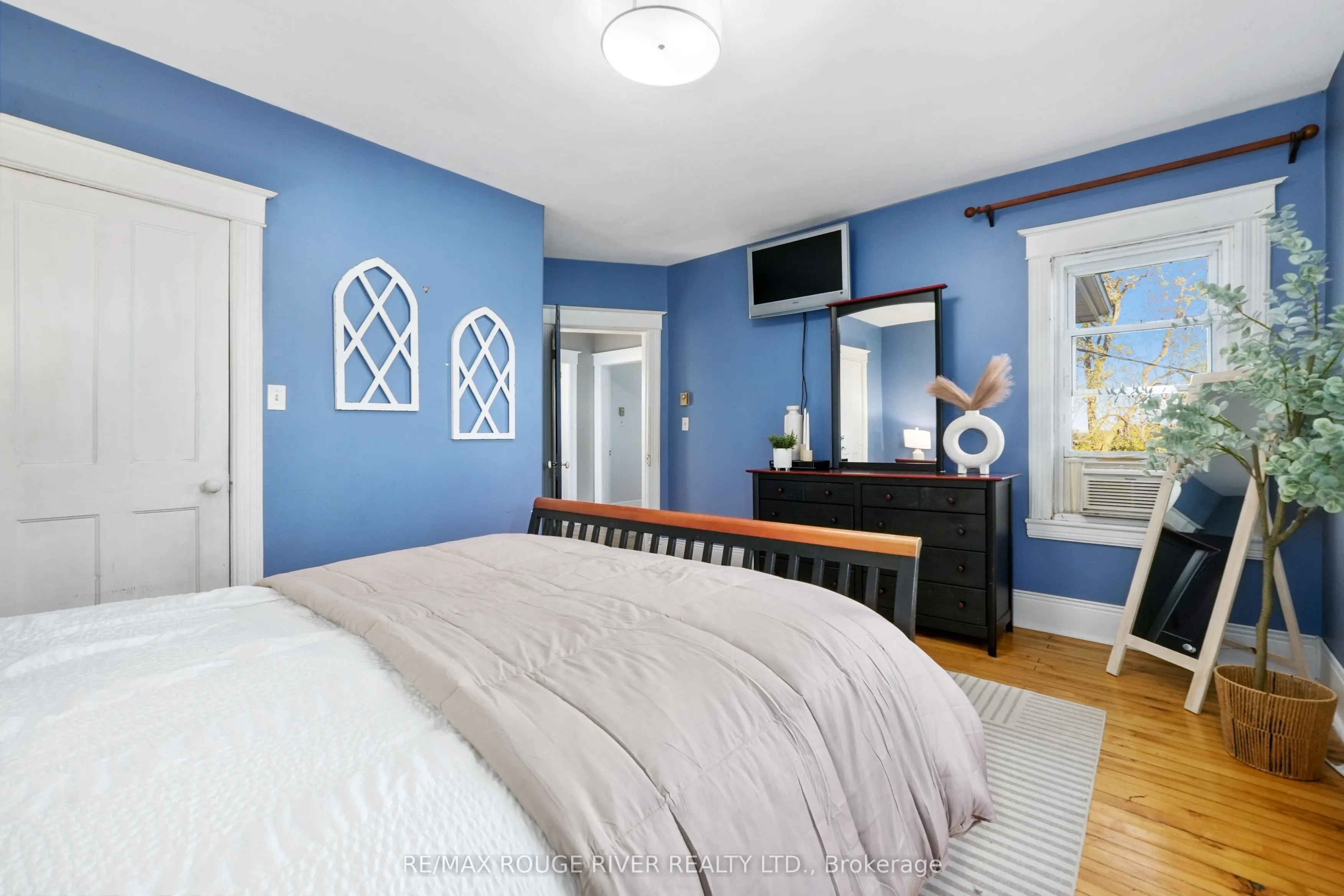 111 Concession Rd.8 W