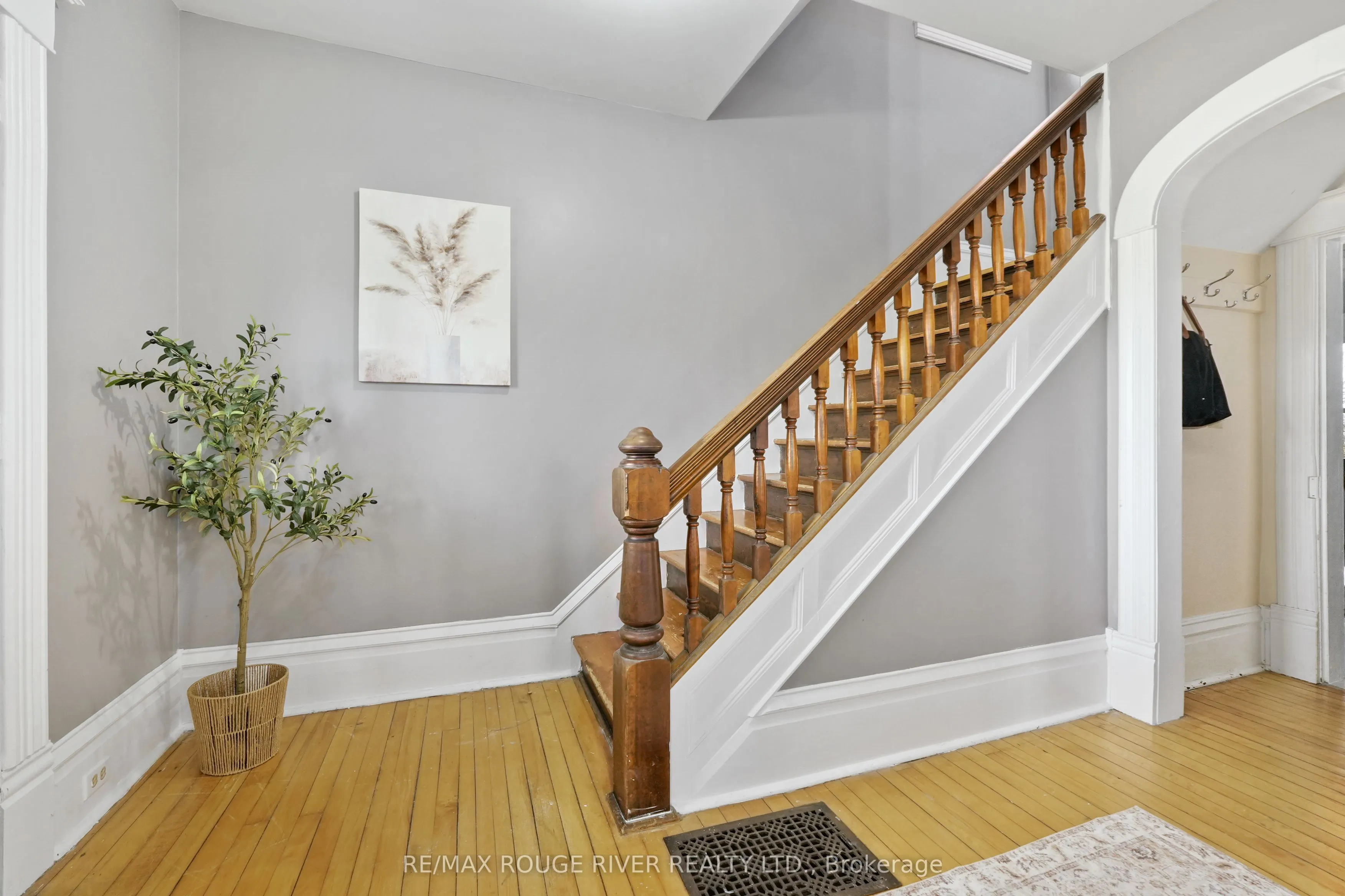 111 Concession Rd.8 W