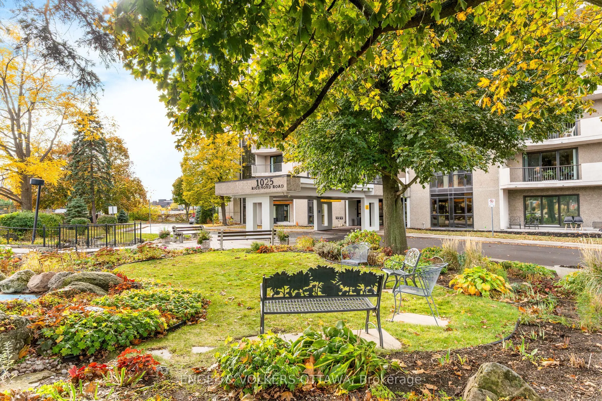 1025 Richmond Road, #704