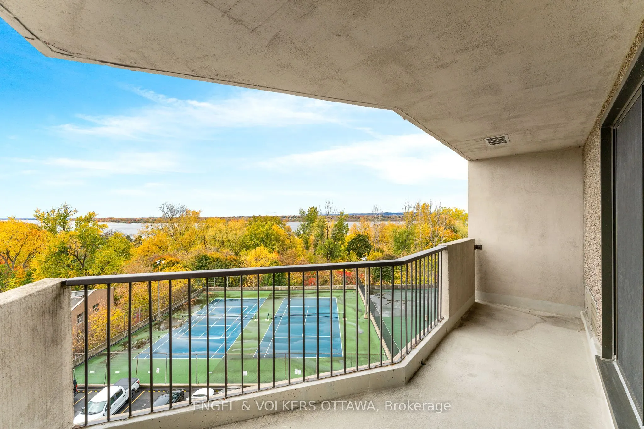 1025 Richmond Road, #704