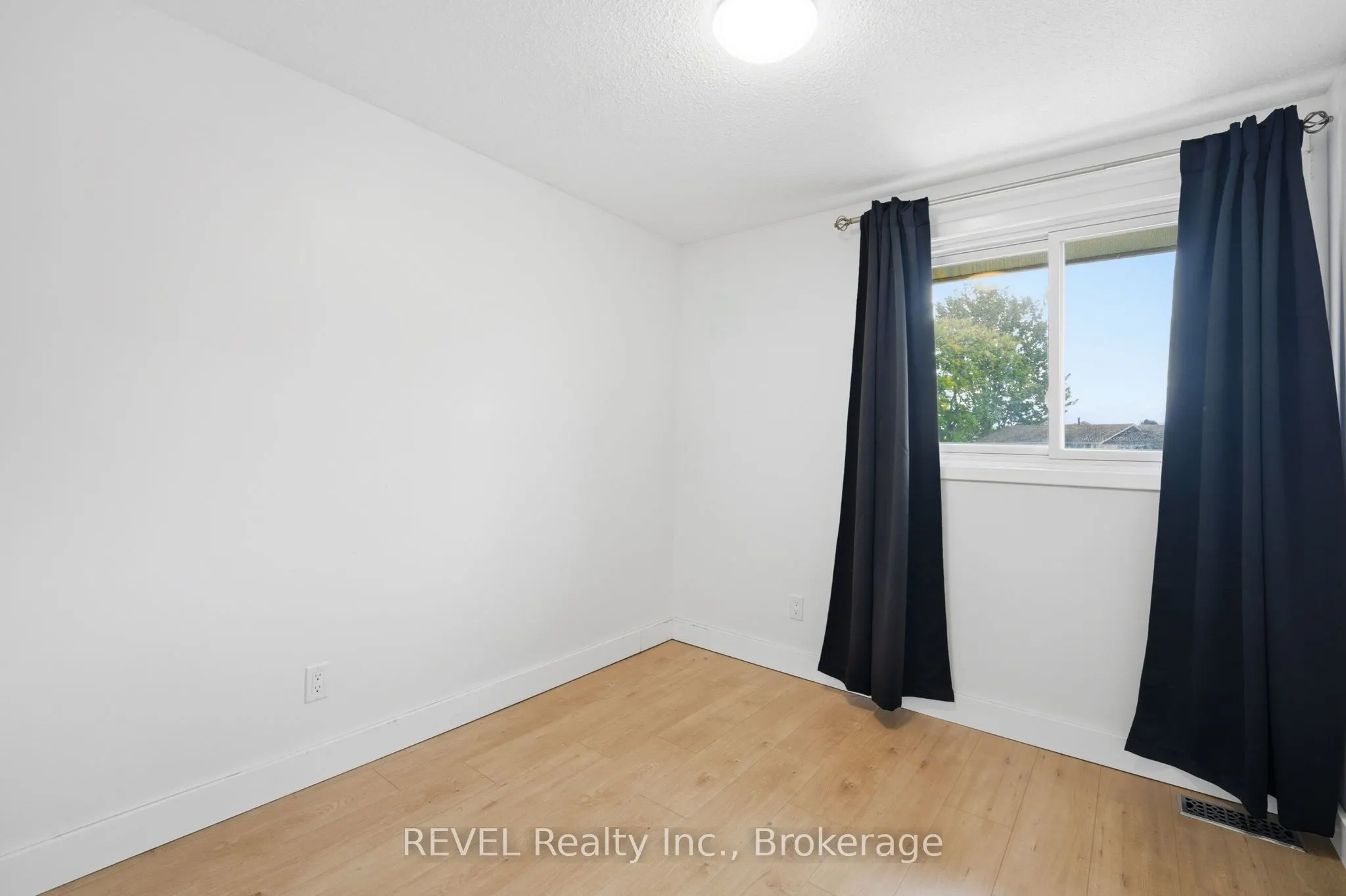 50 Lakeshore Road, #106