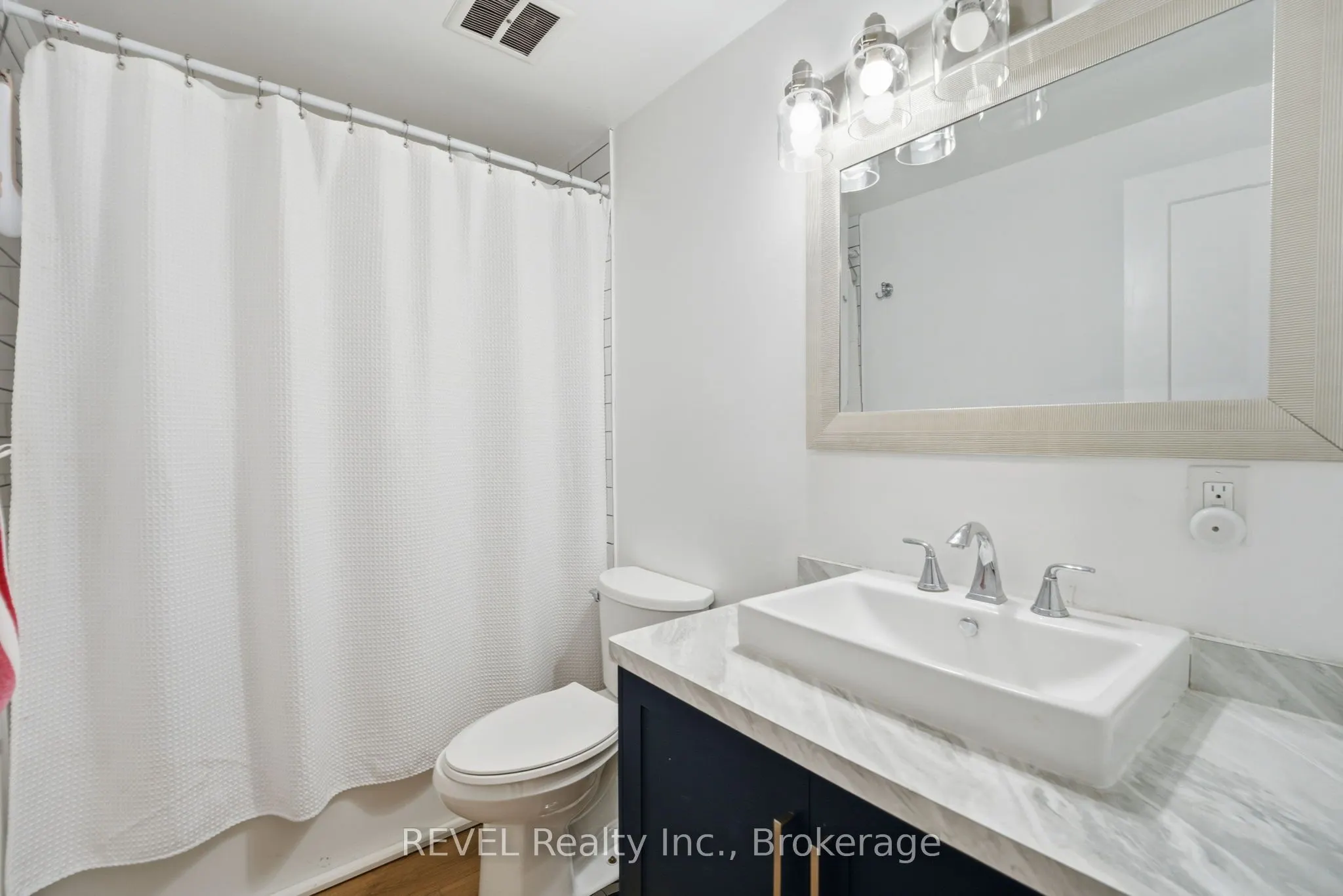 50 Lakeshore Road, #106