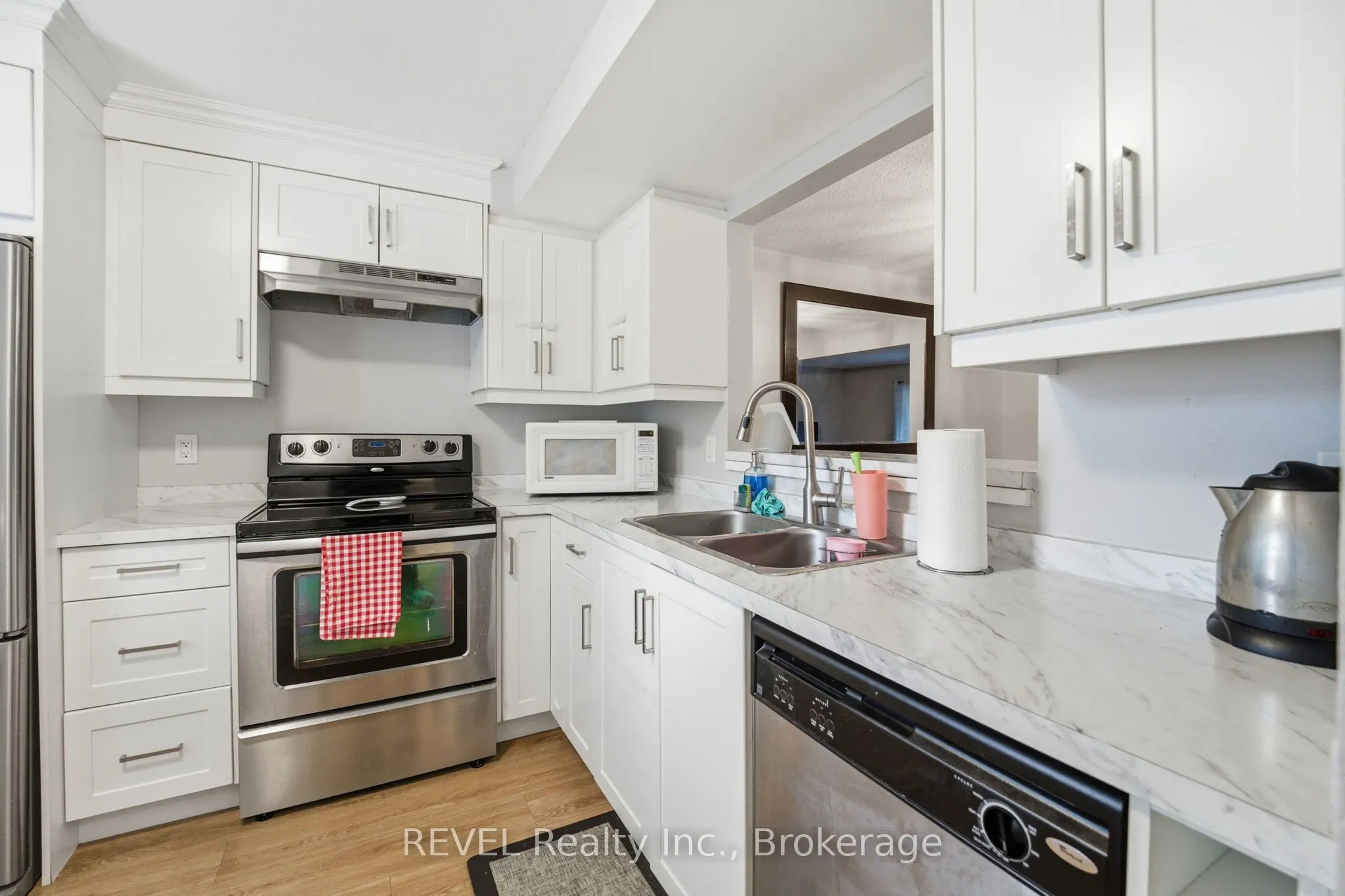 50 Lakeshore Road, #106