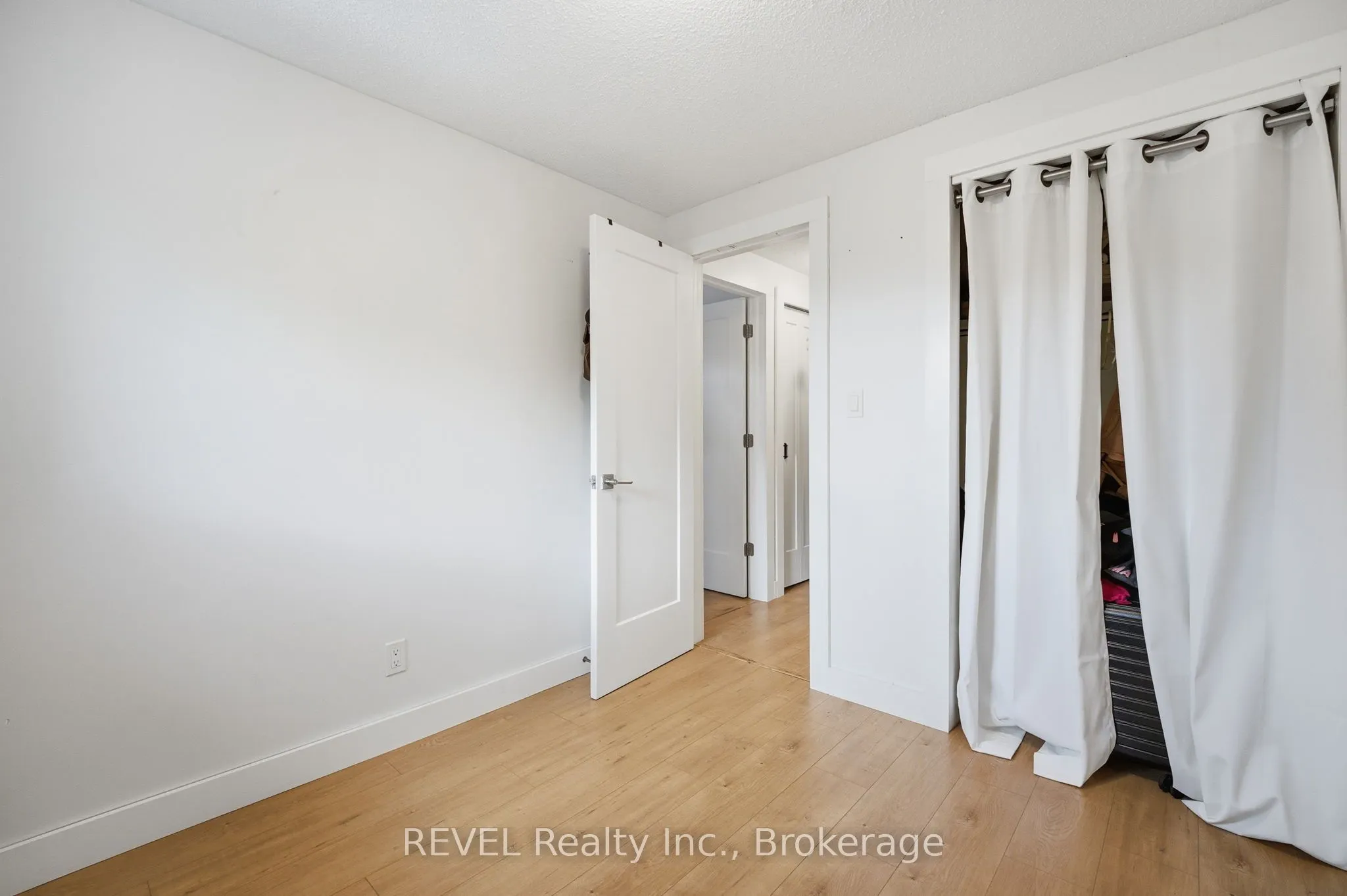 50 Lakeshore Road, #106