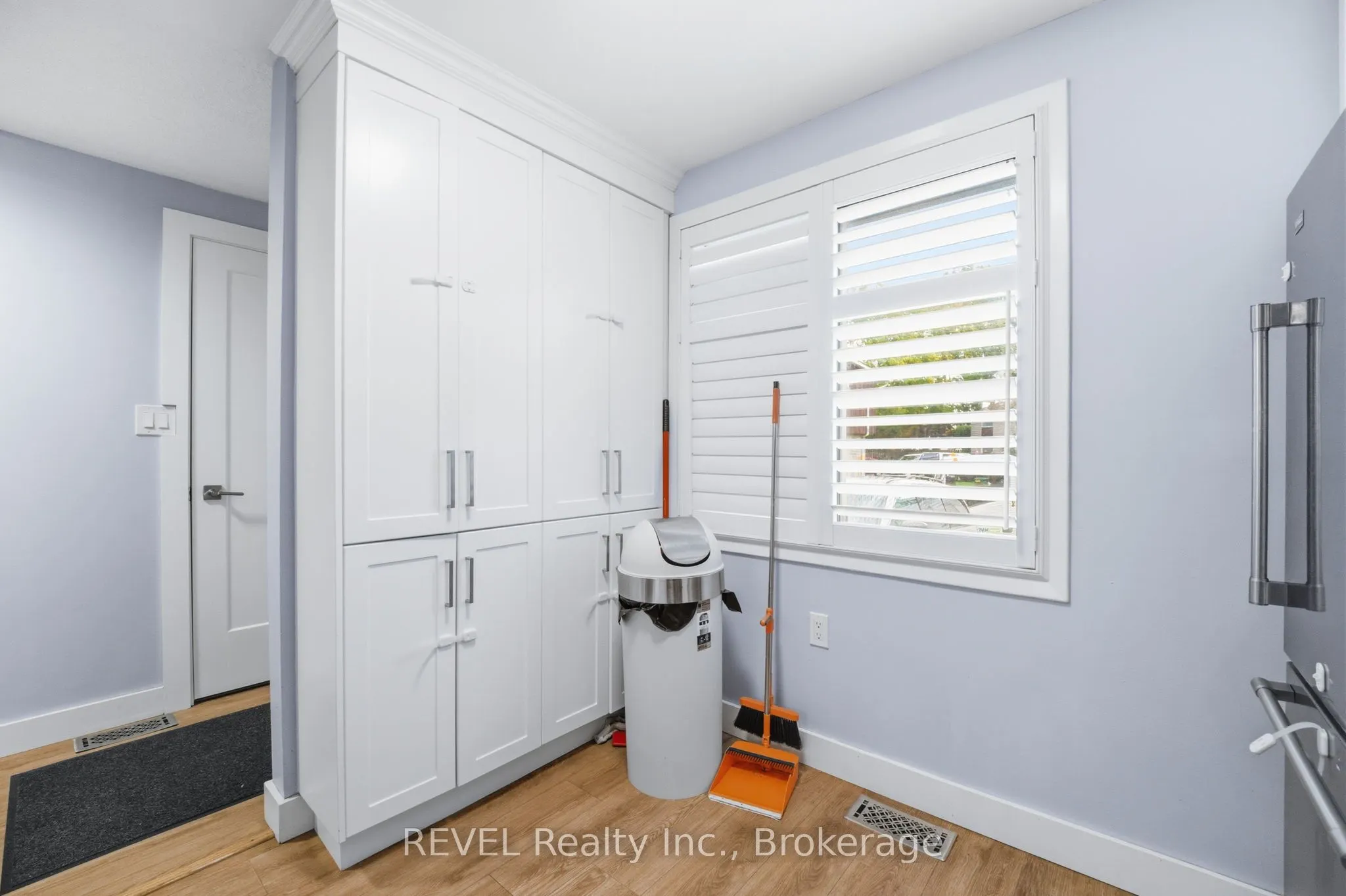 50 Lakeshore Road, #106