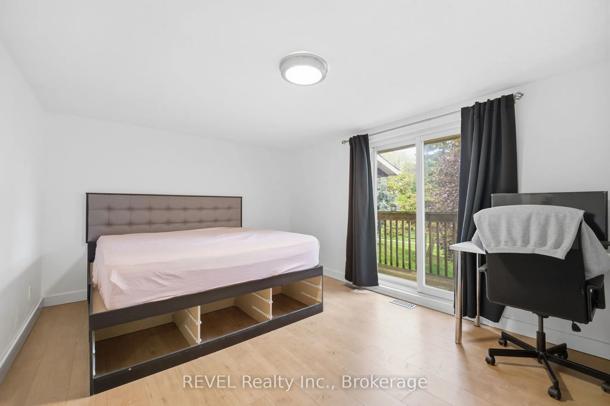 50 Lakeshore Road, #106