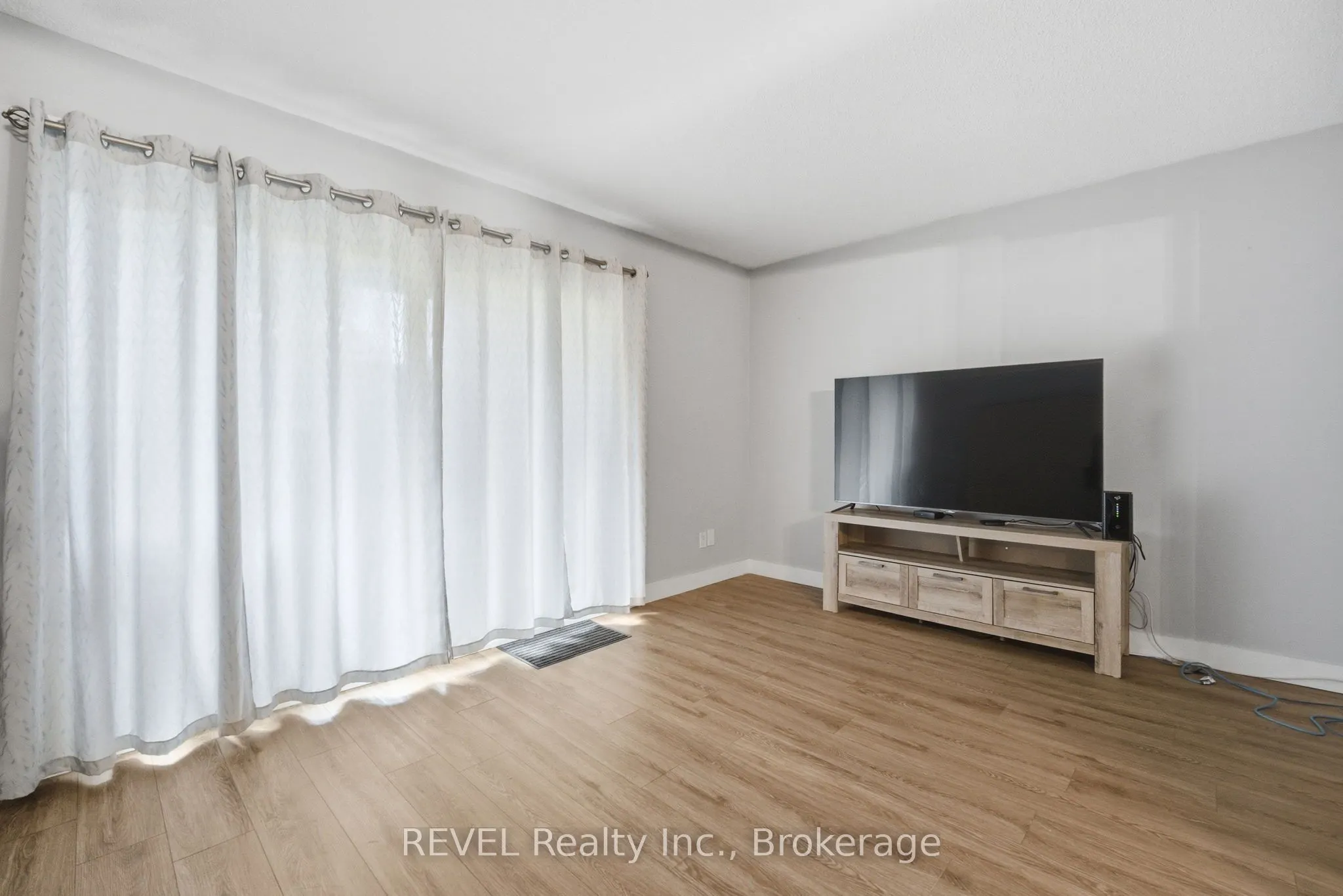 50 Lakeshore Road, #106