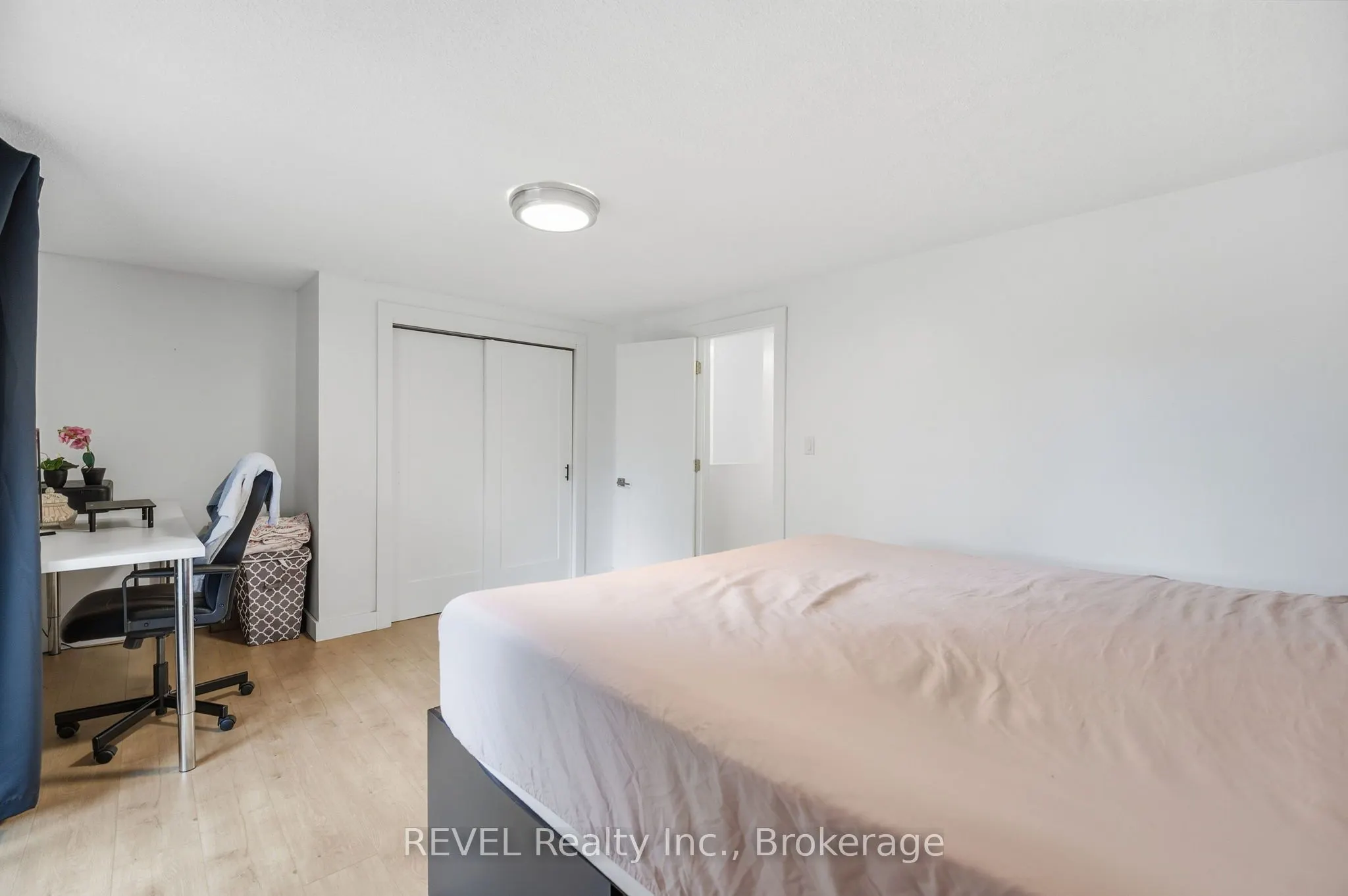 50 Lakeshore Road, #106