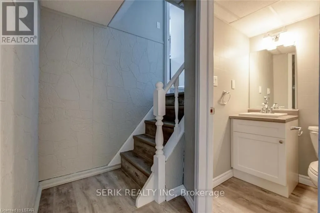 9 Camelot Crescent
