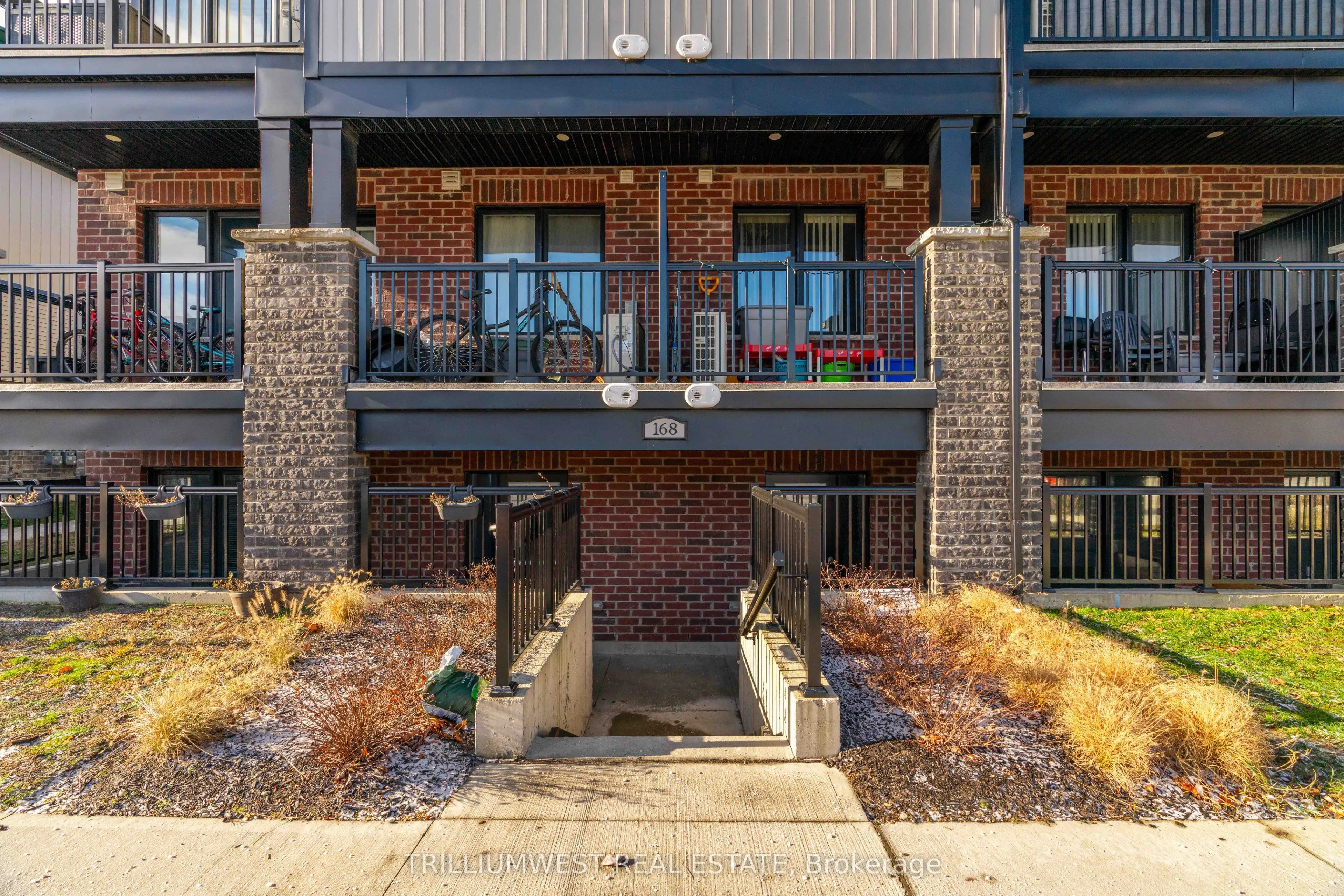 168 Rochefort Street, #F