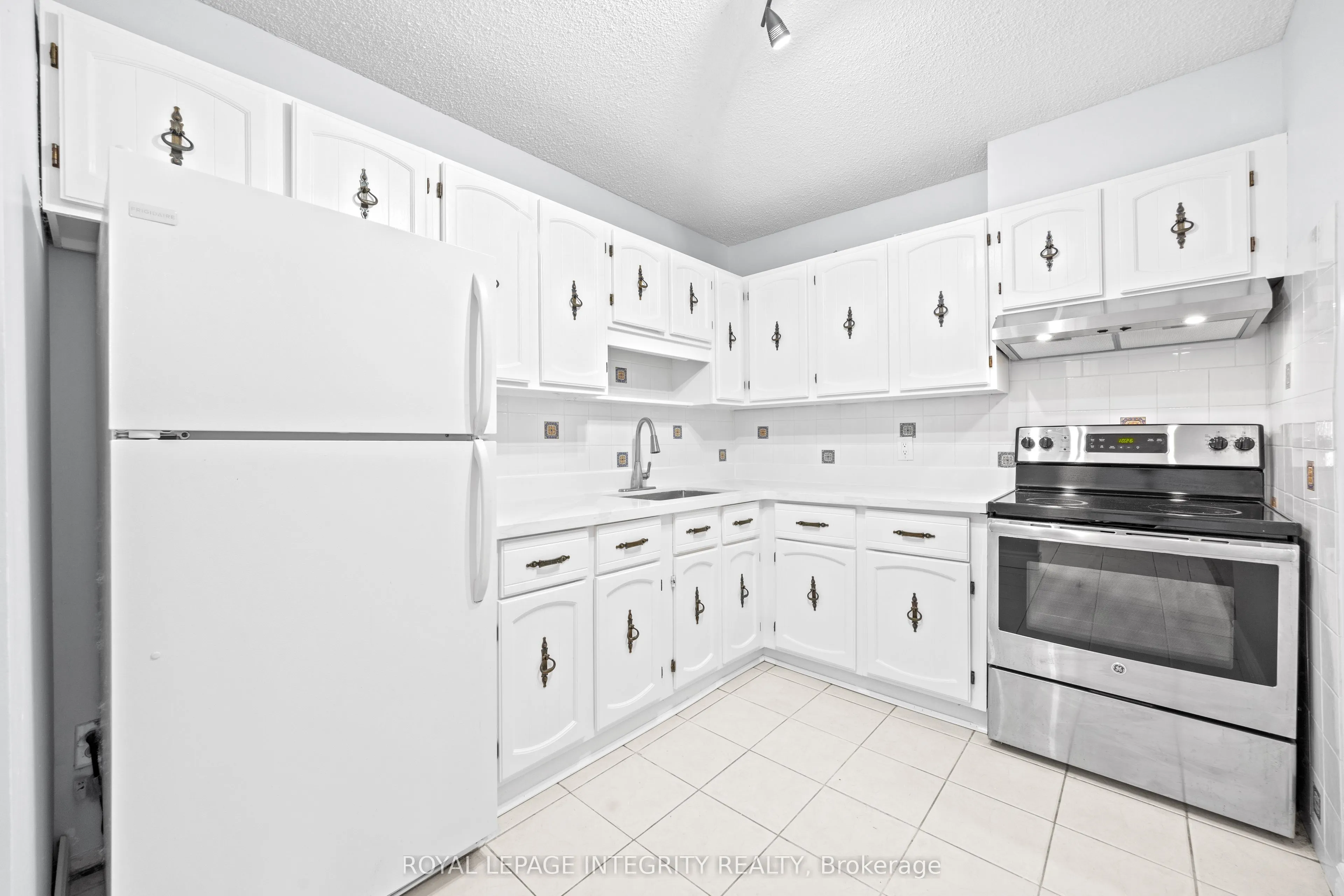 900 Dynes Road, #1201