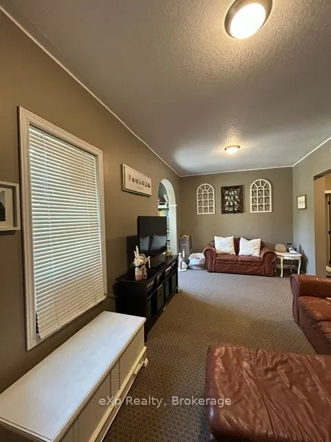 511 Colborne Street S