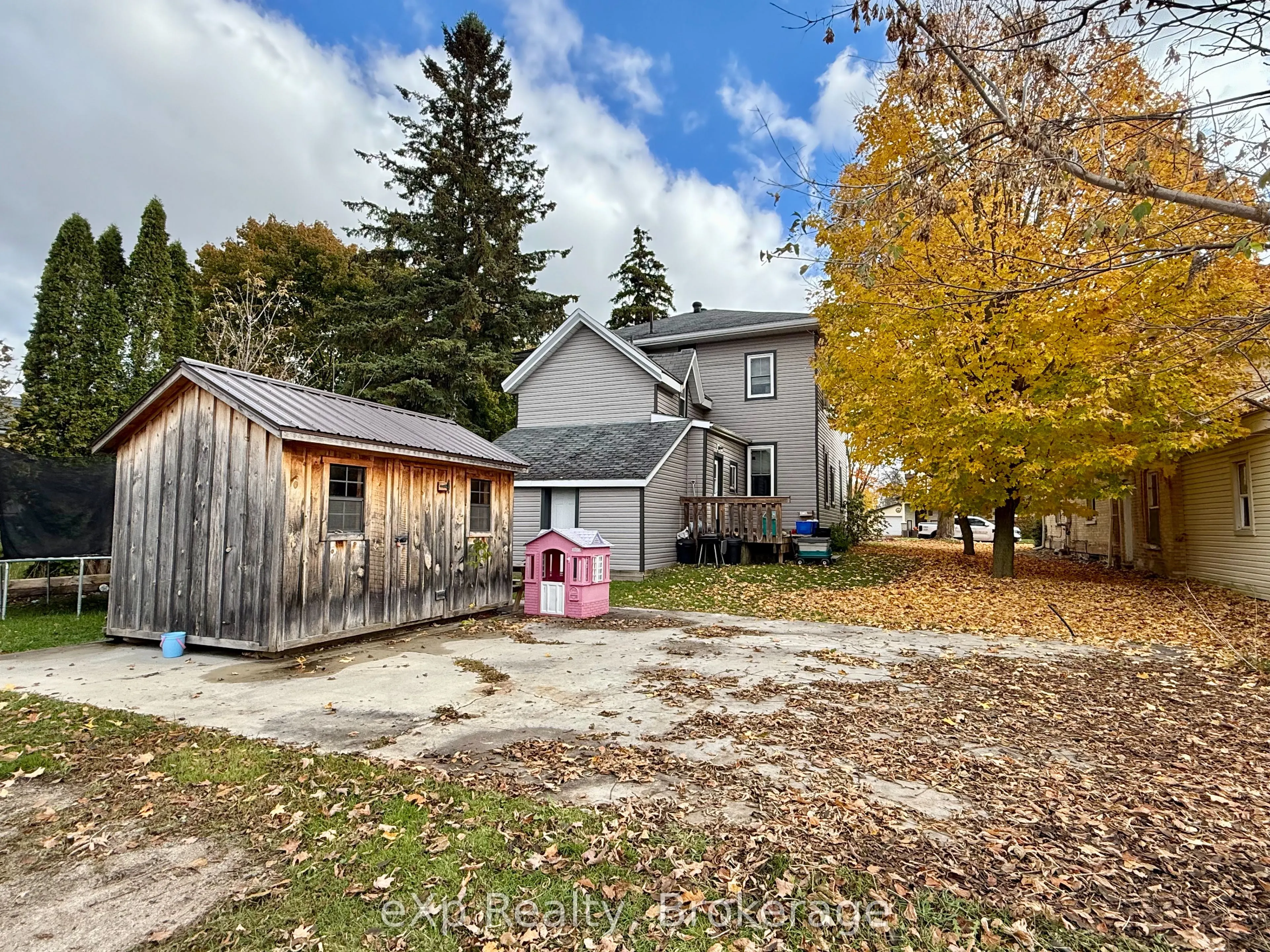 511 Colborne Street S