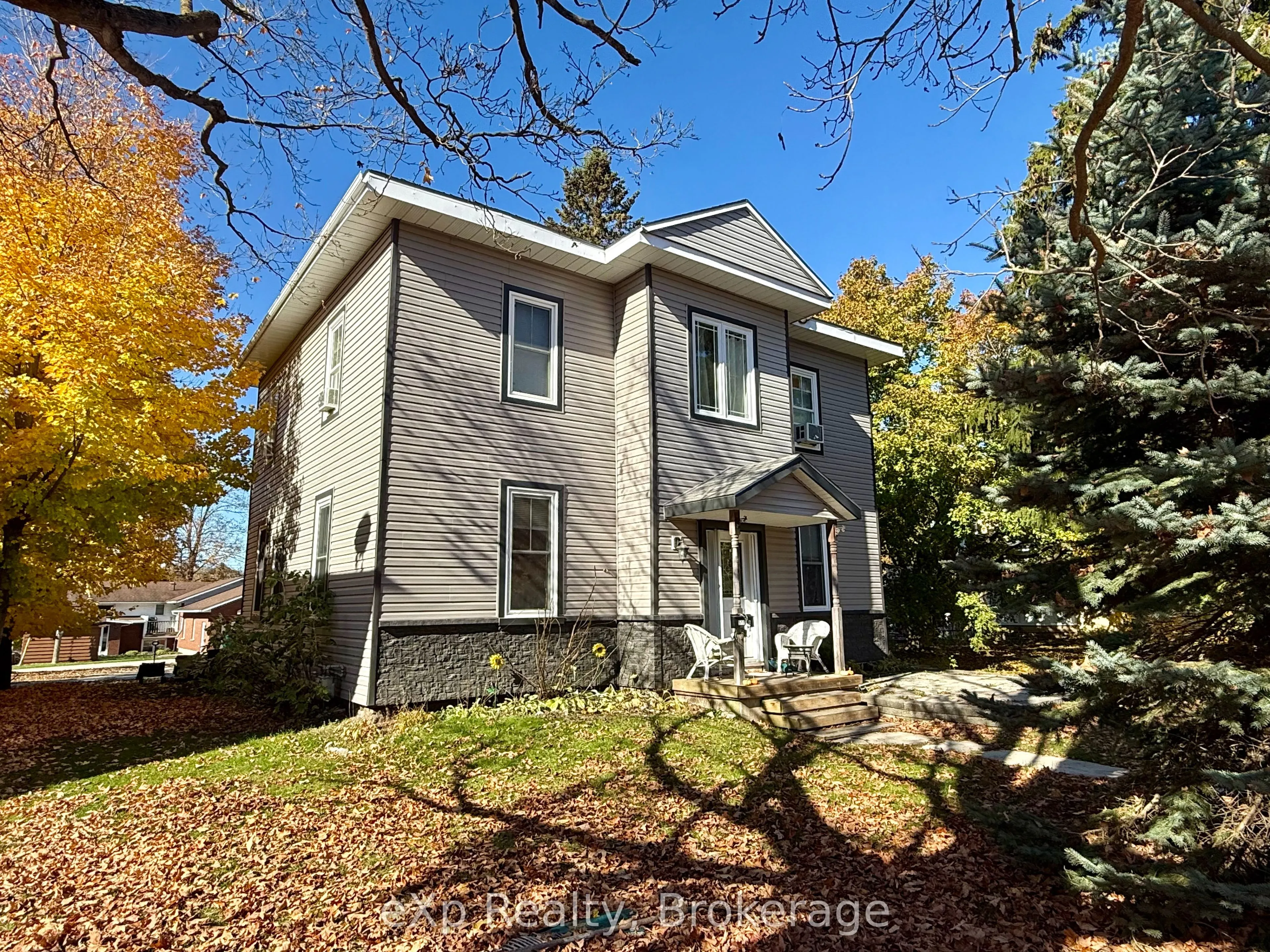 511 Colborne Street S