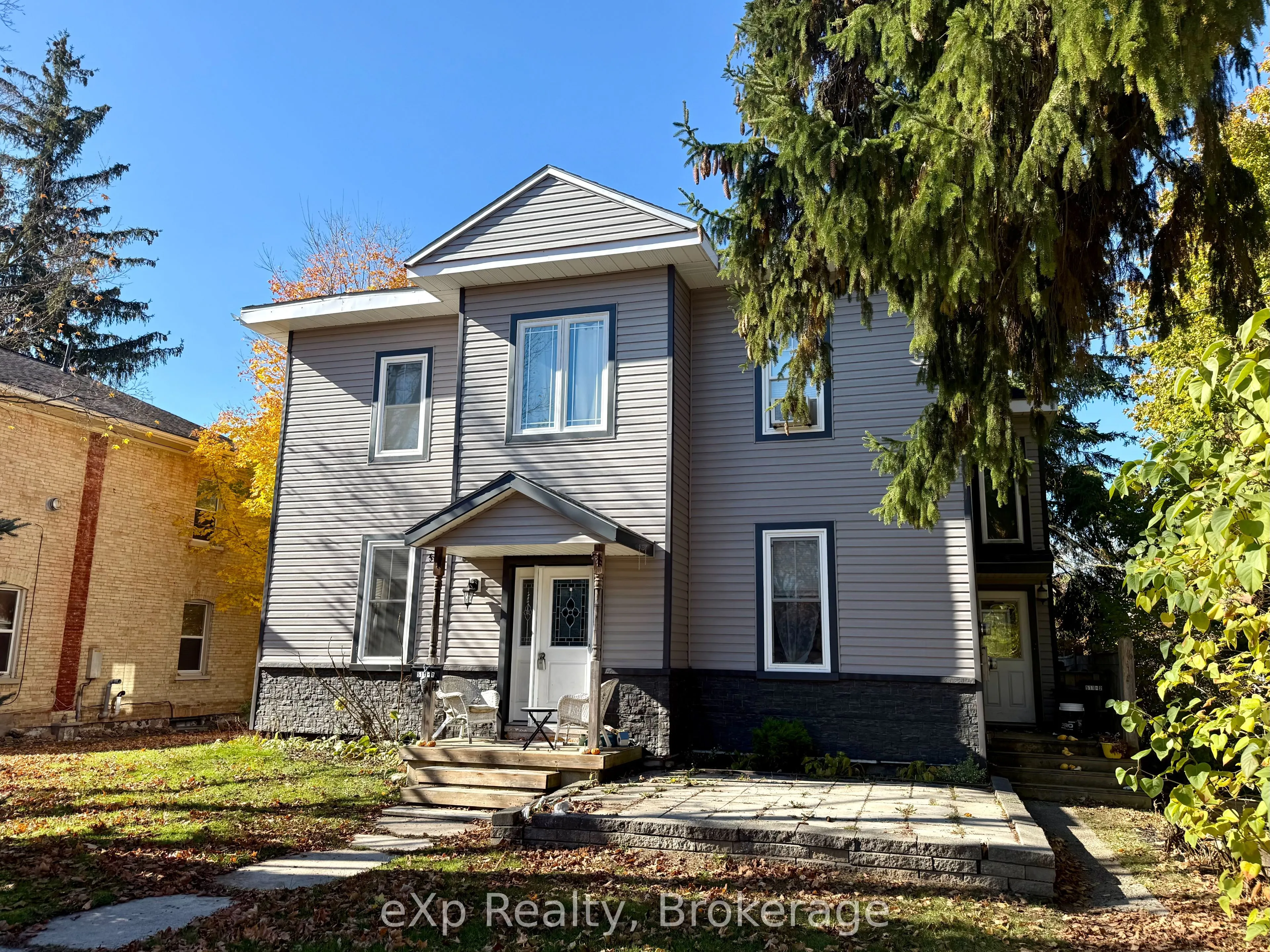 511 Colborne Street S