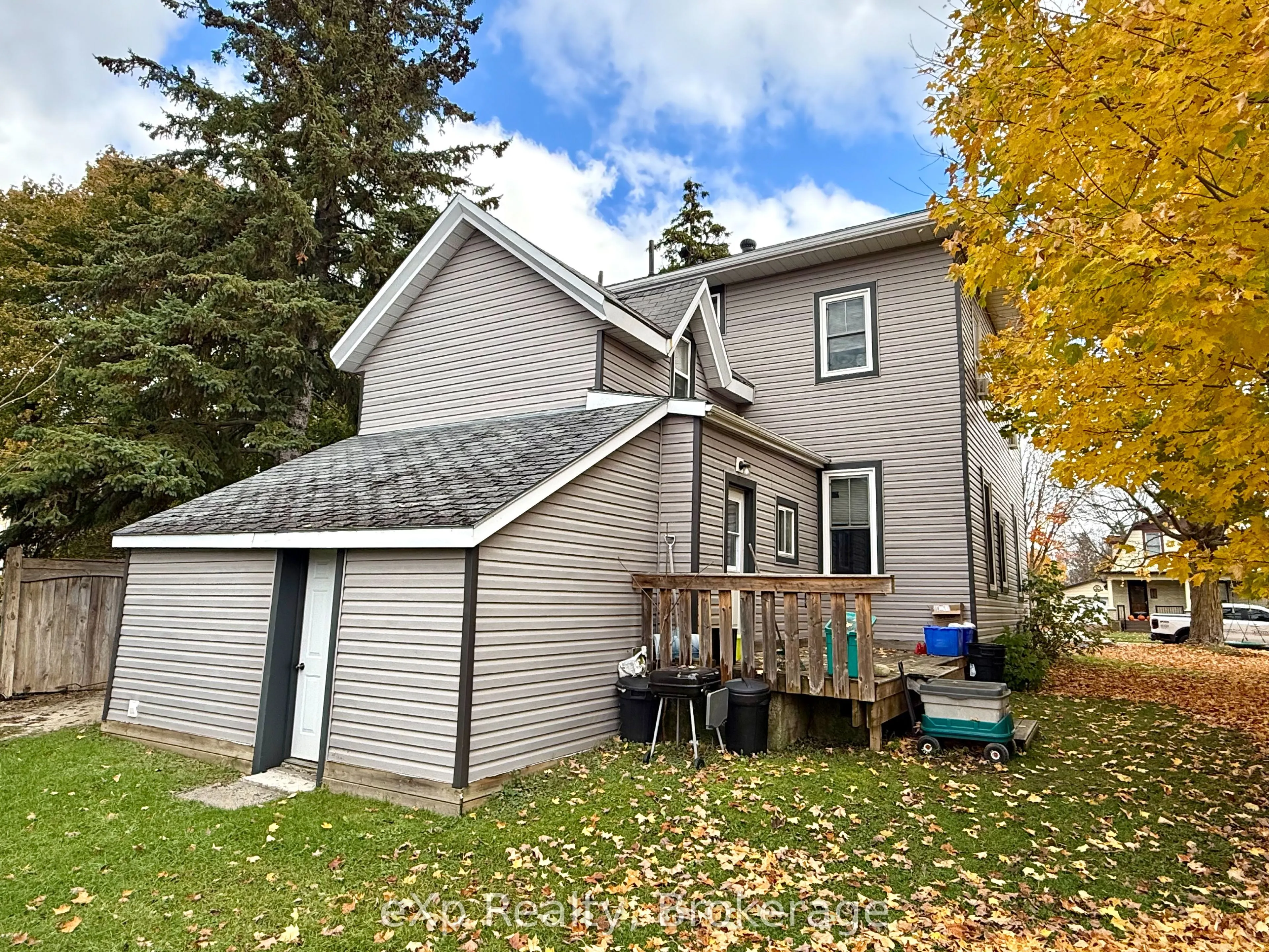 511 Colborne Street S