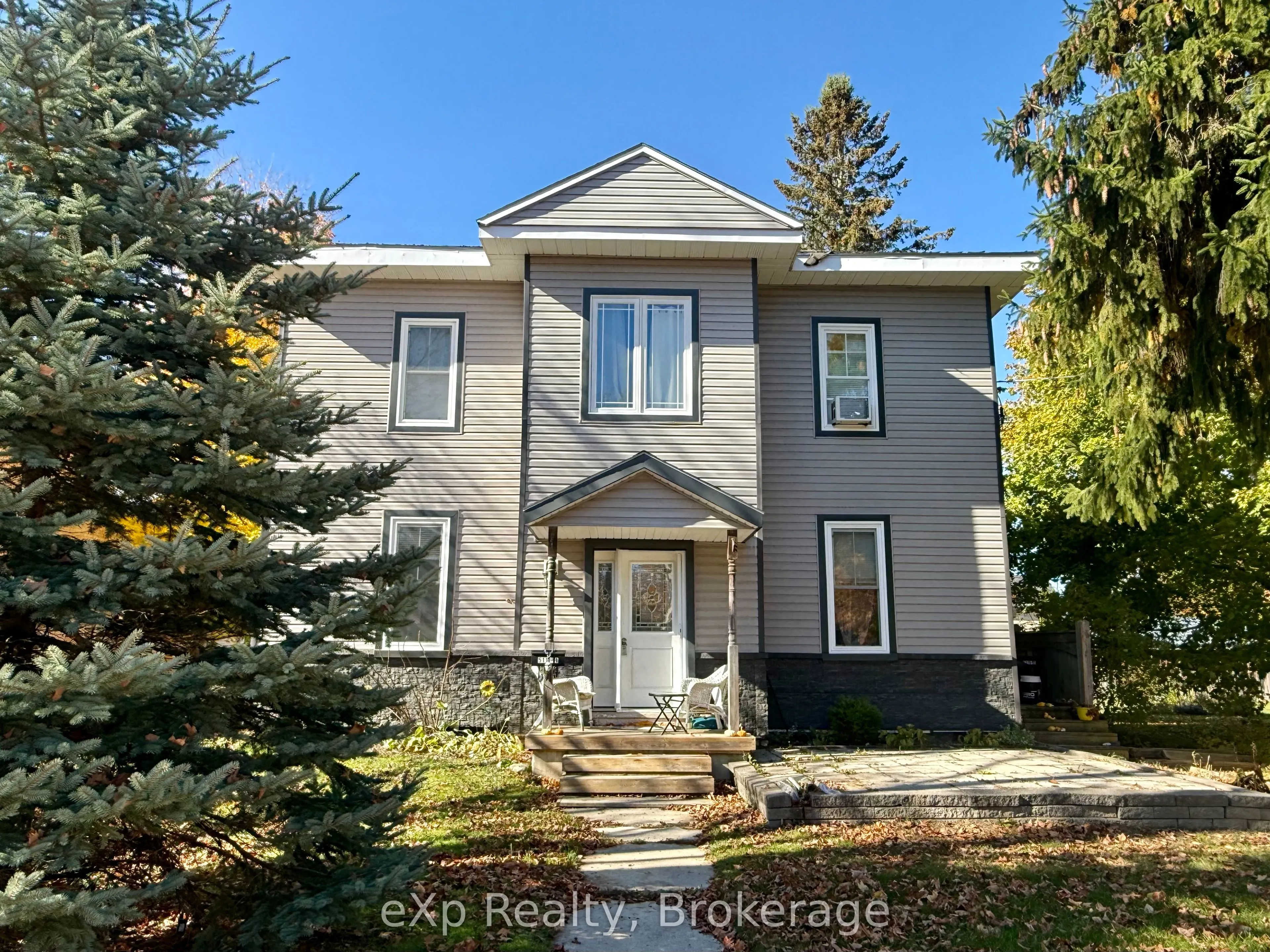 511 Colborne Street S