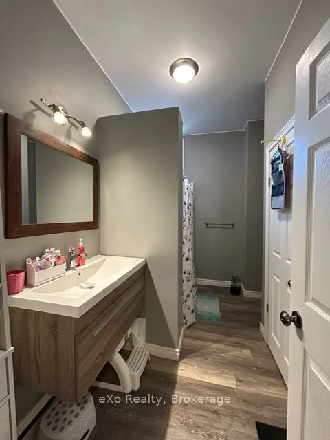 511 Colborne Street S