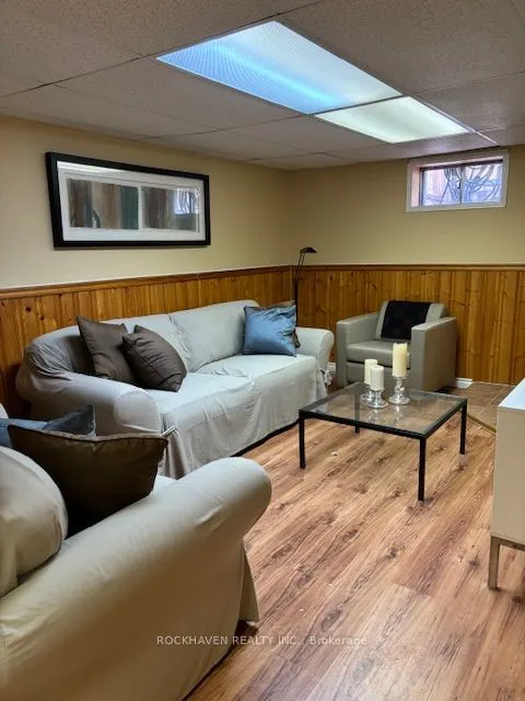 98 Fellowes Crescent