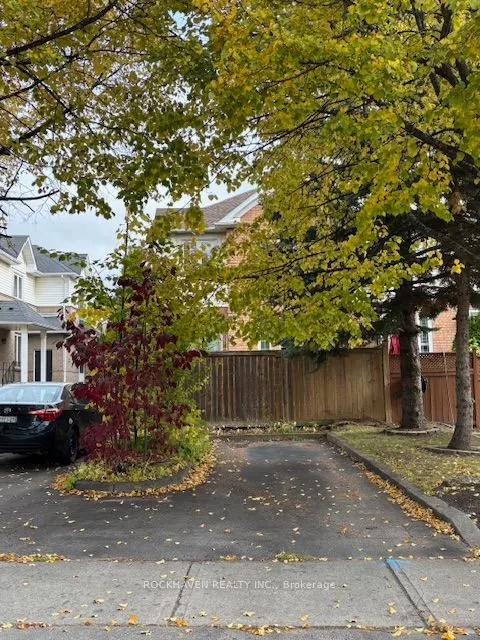 98 Fellowes Crescent