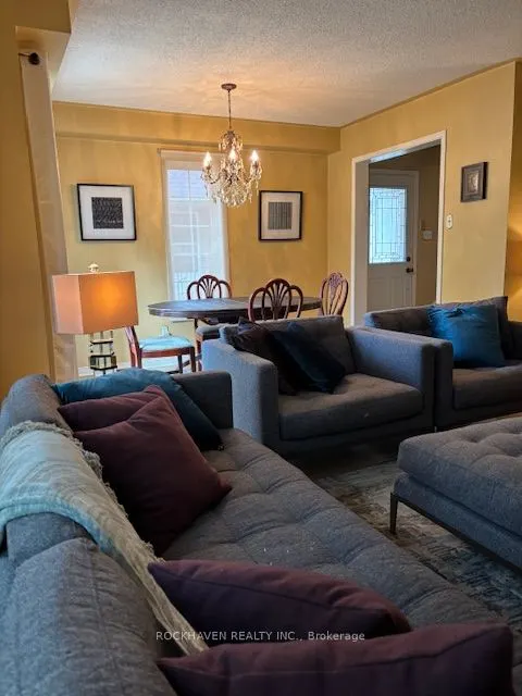 98 Fellowes Crescent