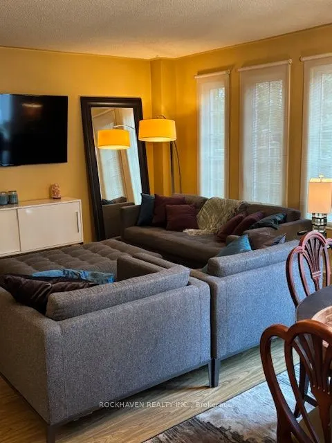 98 Fellowes Crescent