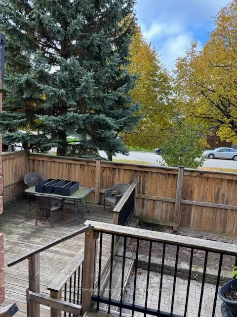 98 Fellowes Crescent