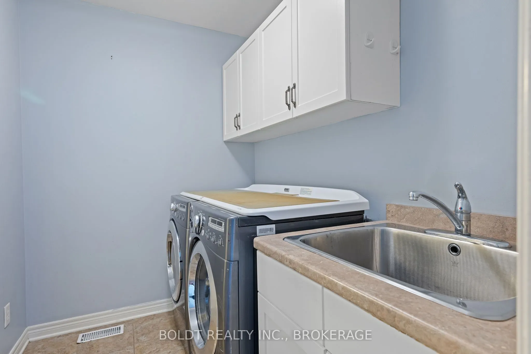 34 Fitzgerald Street E