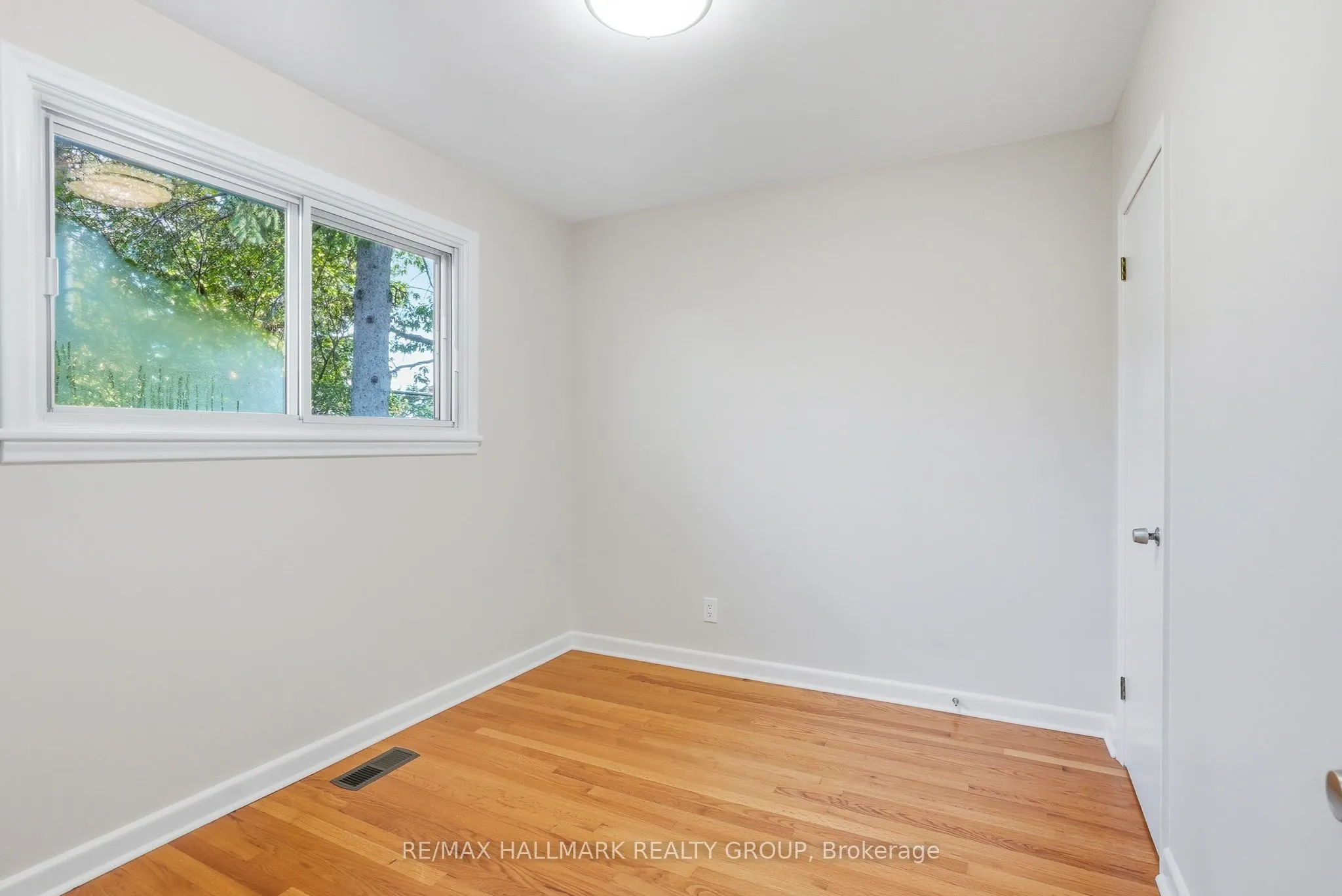 1760 Laxton Crescent