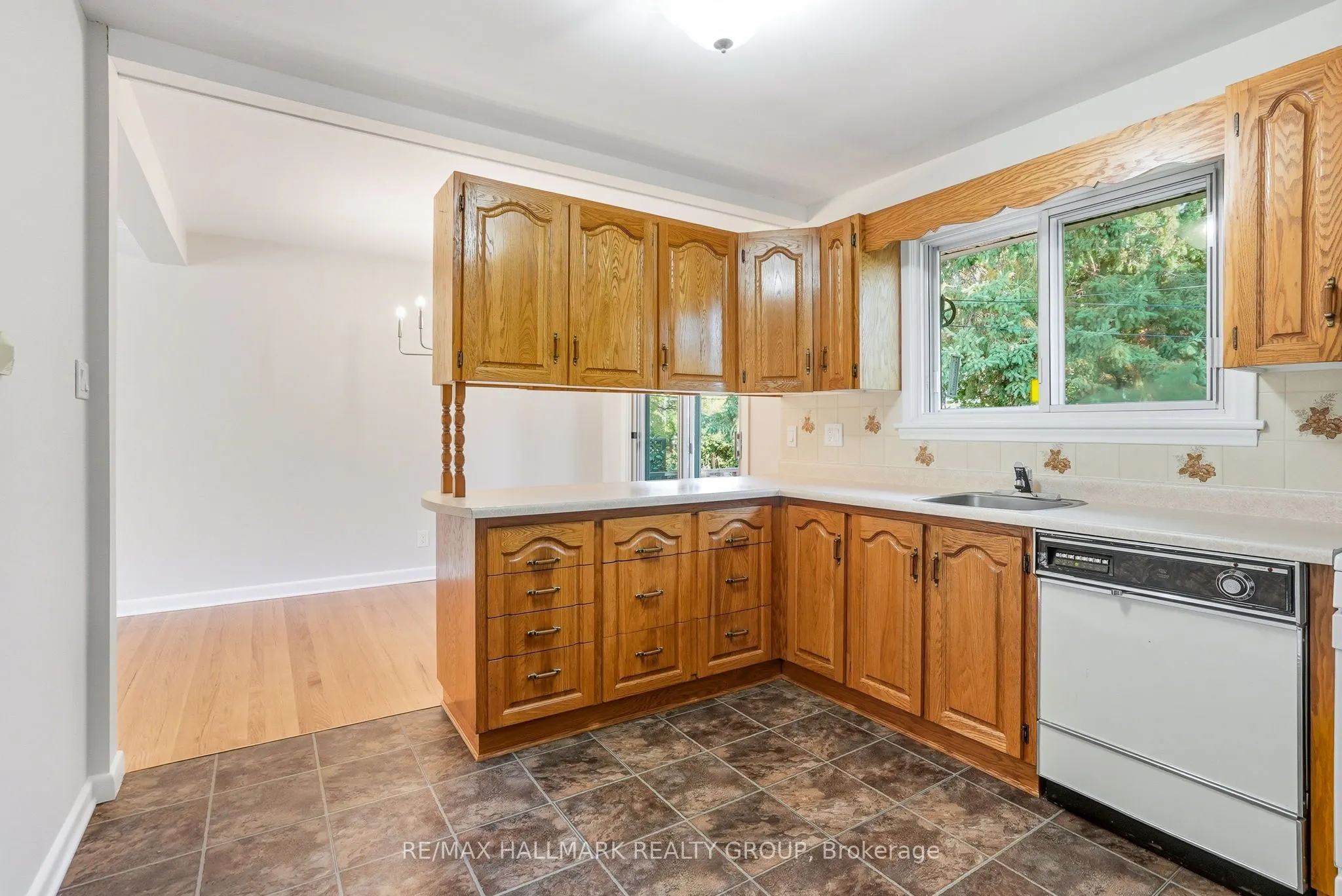 1760 Laxton Crescent