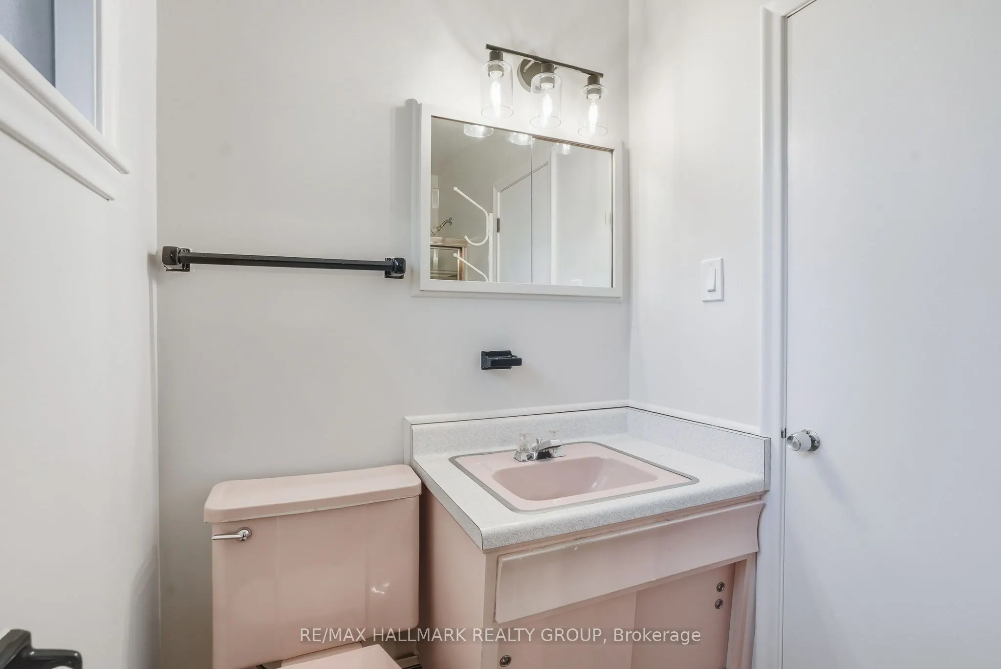 1760 Laxton Crescent