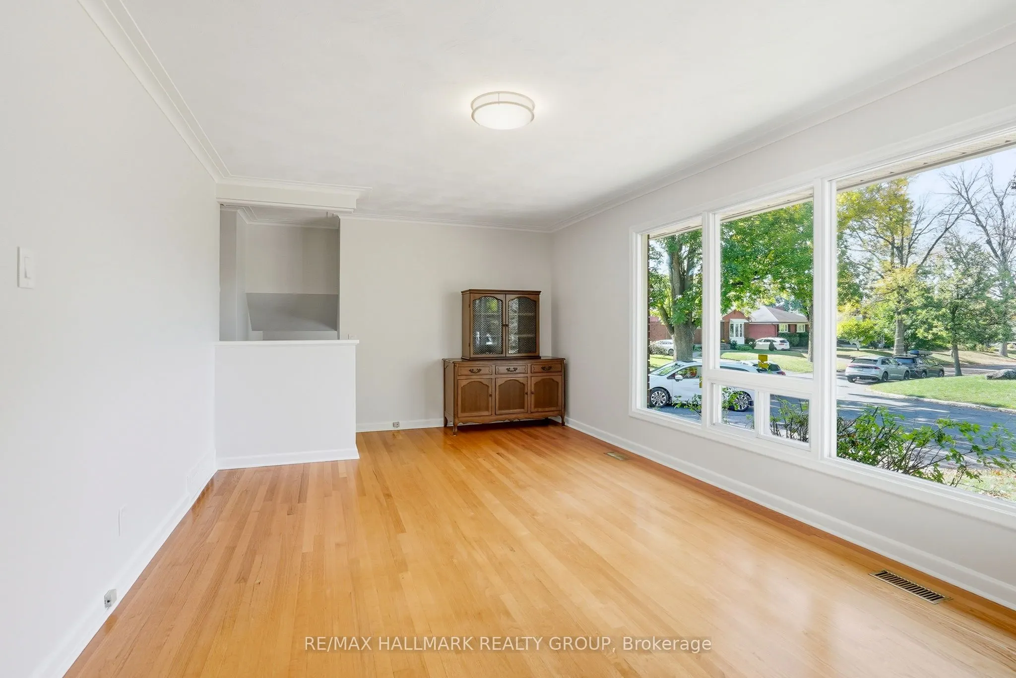 1760 Laxton Crescent