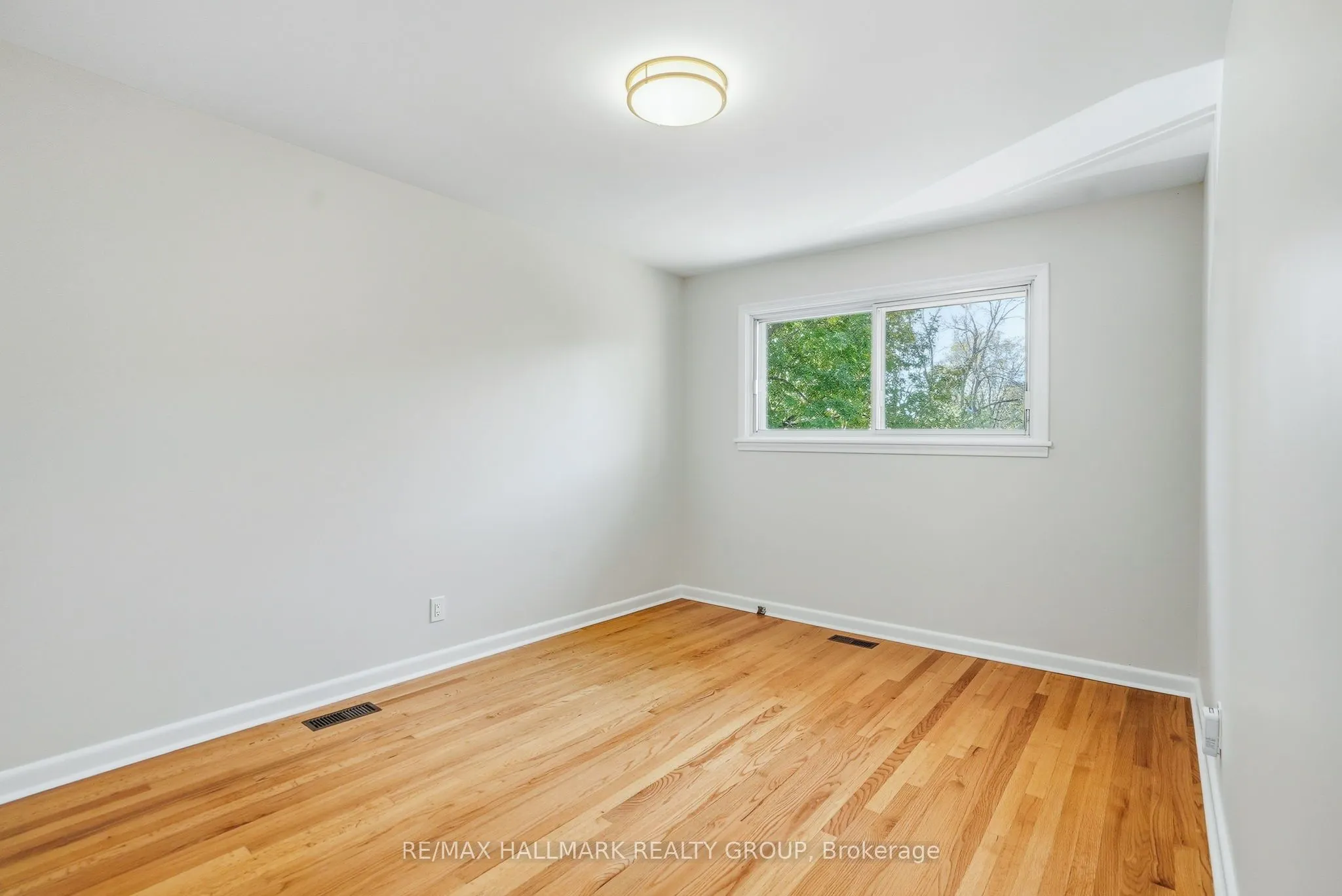 1760 Laxton Crescent