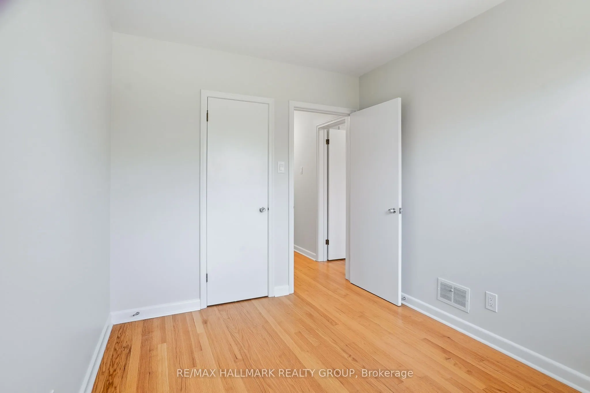 1760 Laxton Crescent