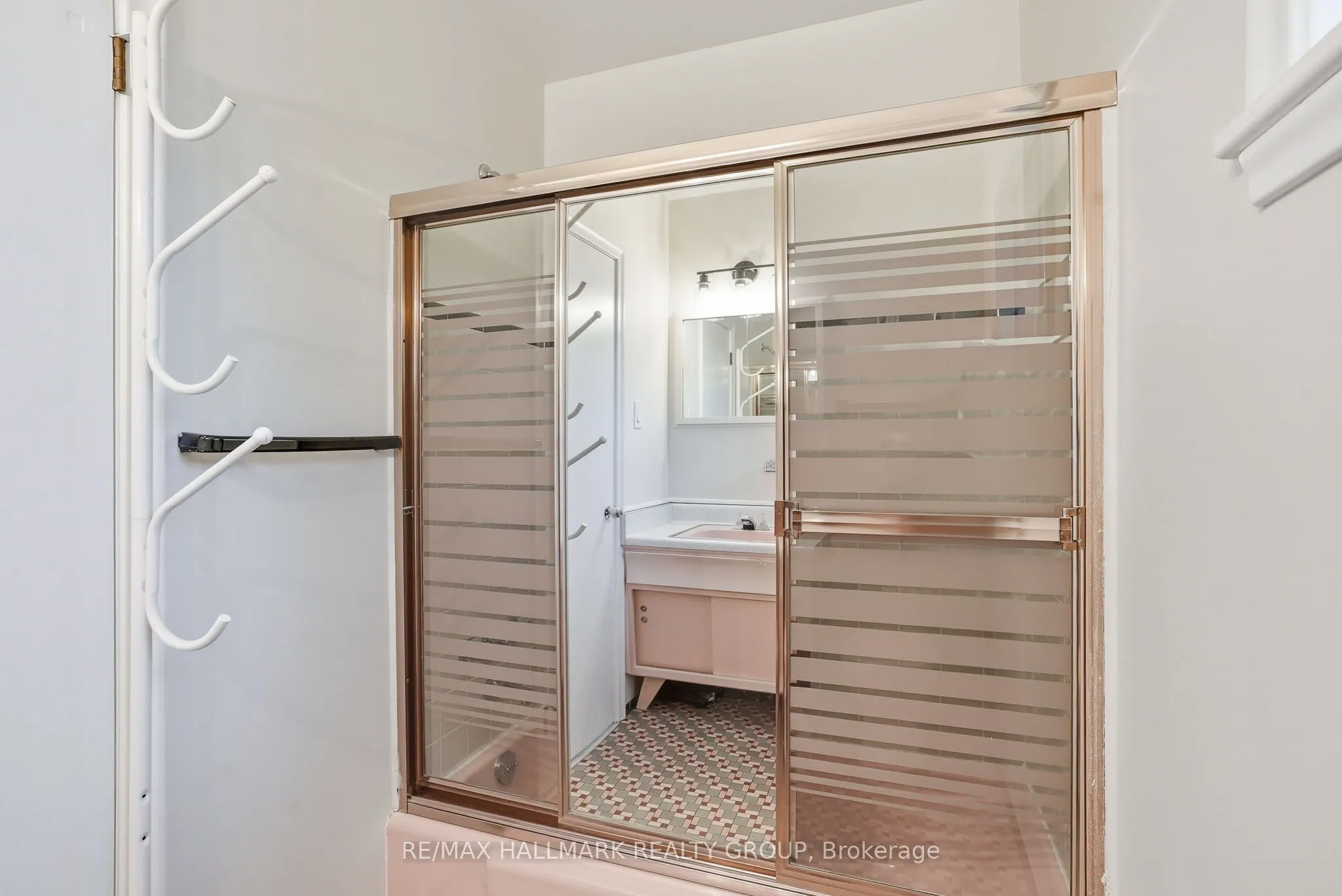 1760 Laxton Crescent