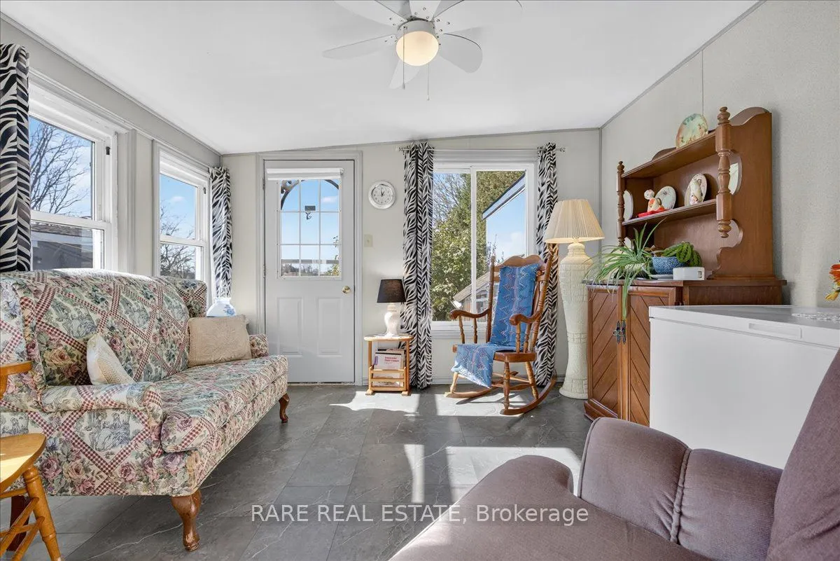 302694 Douglas Street, #61