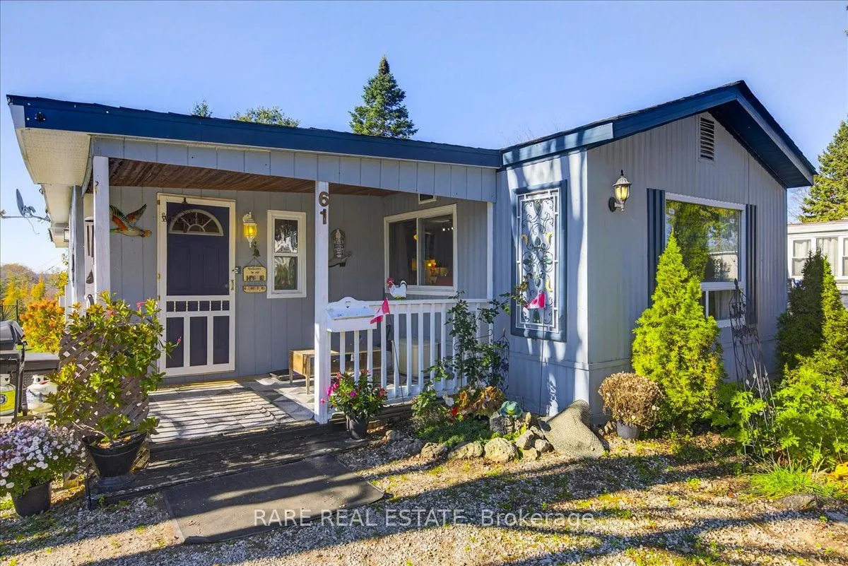 302694 Douglas Street, #61