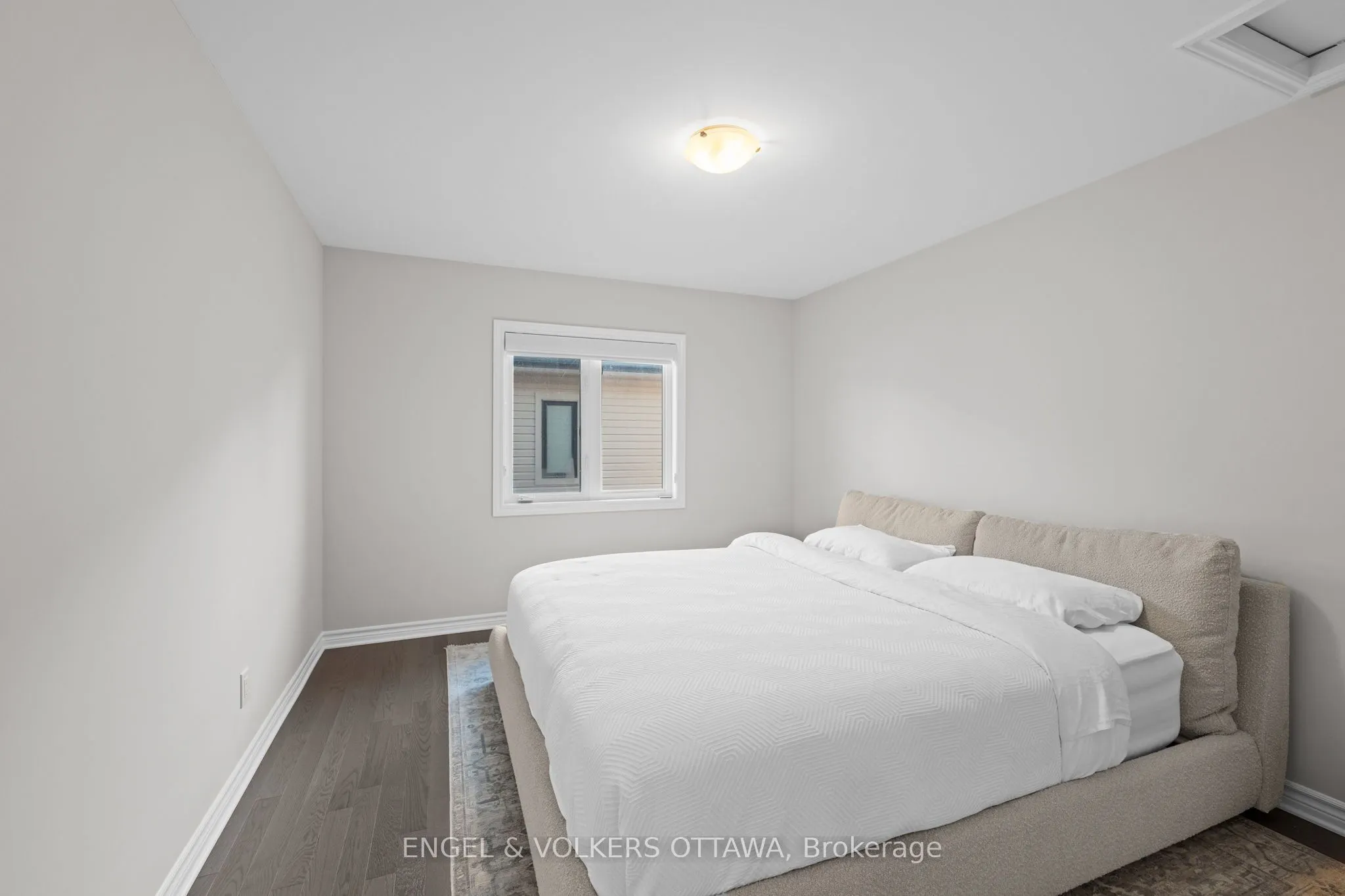 221 Cooks Mill Crescent