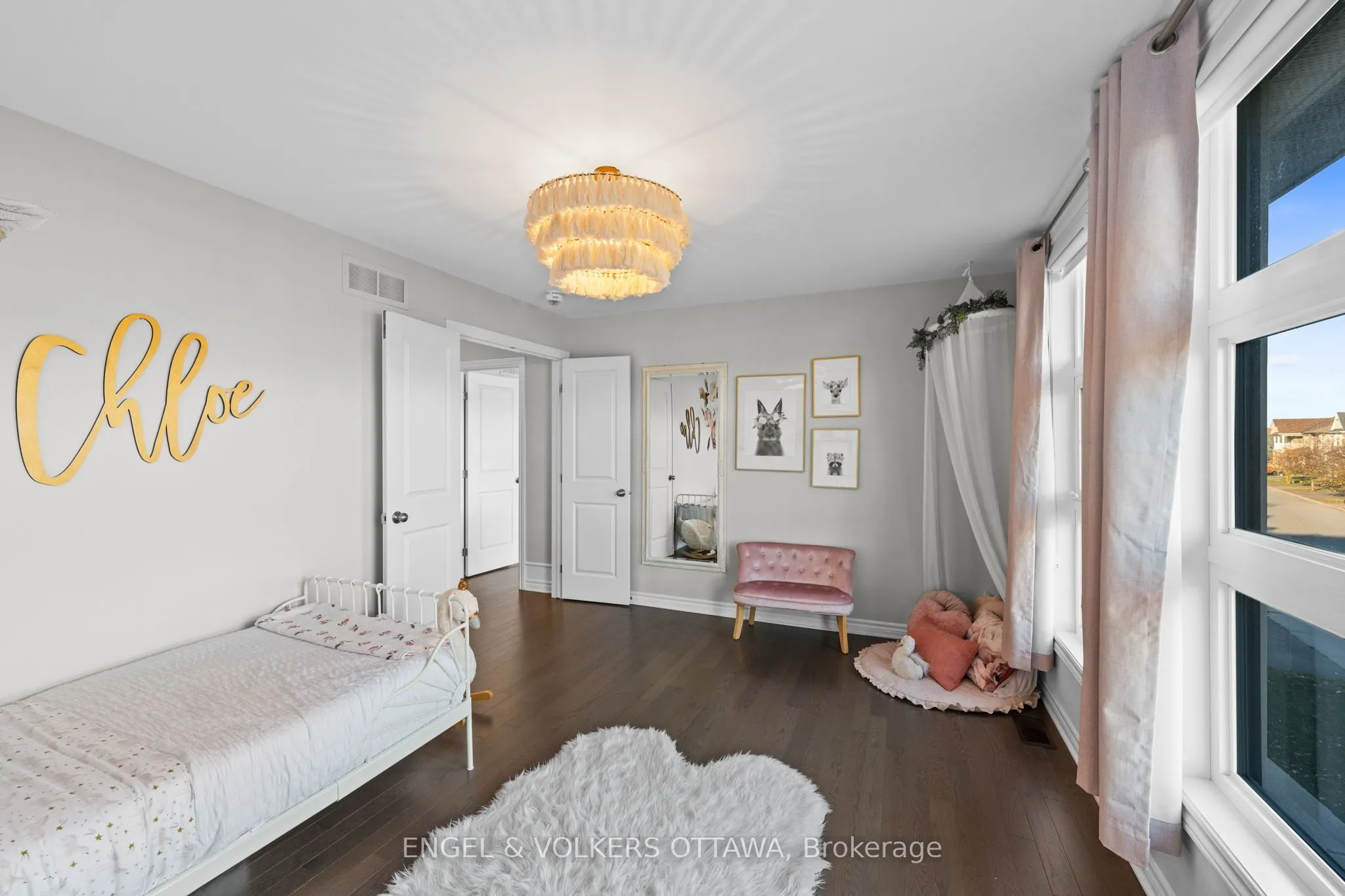 221 Cooks Mill Crescent