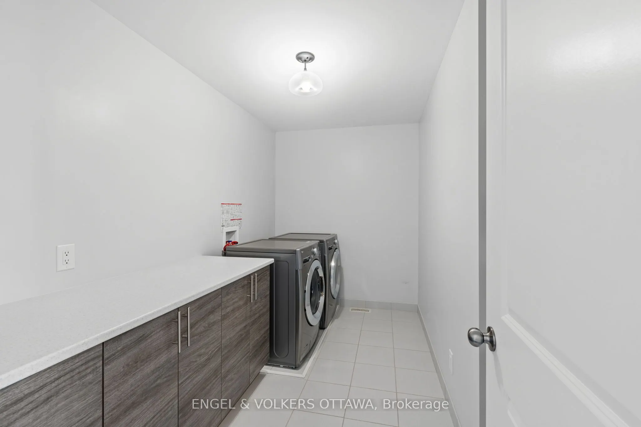 221 Cooks Mill Crescent