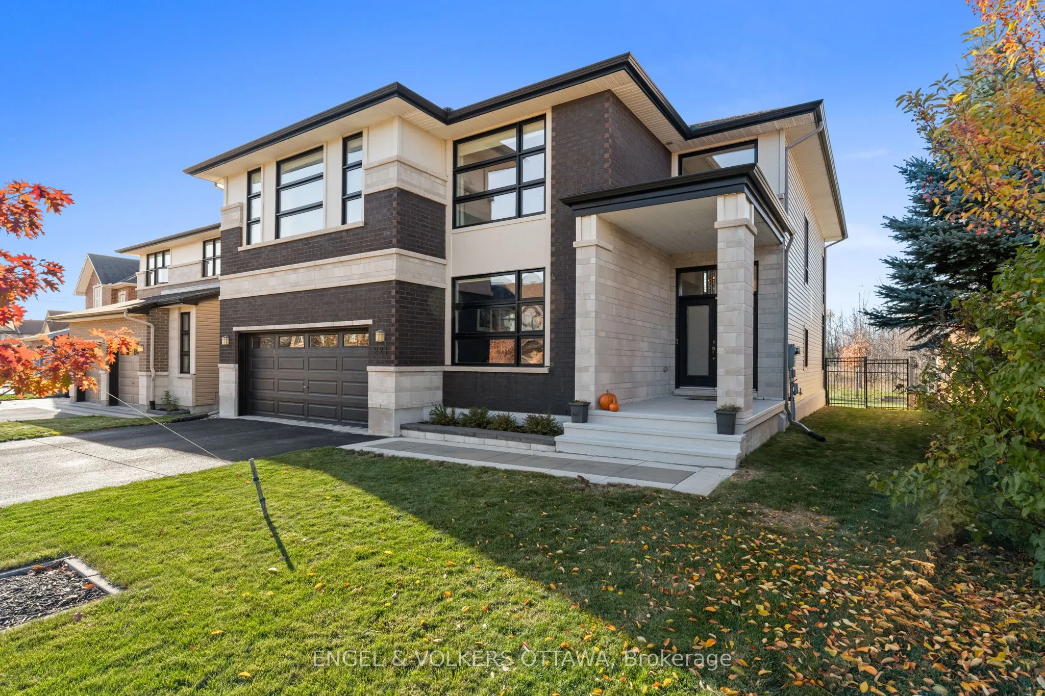 221 Cooks Mill Crescent