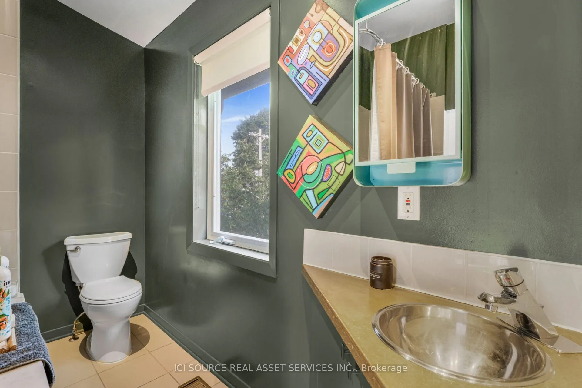 1137 Gladstone Avenue