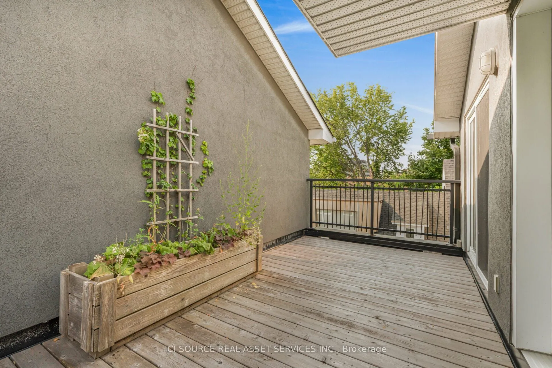 1137 Gladstone Avenue